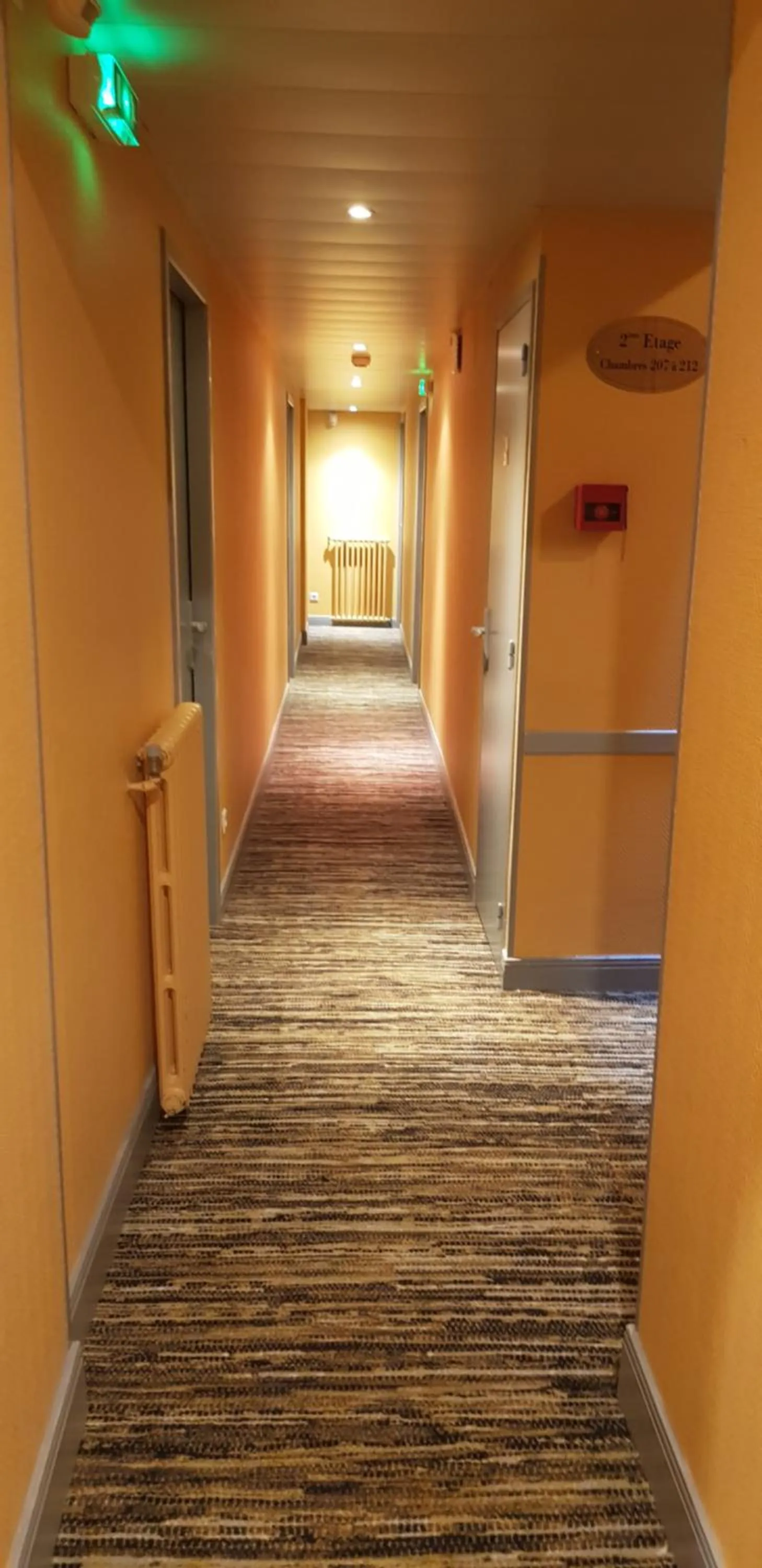 Bedroom in Hôtel Terminus