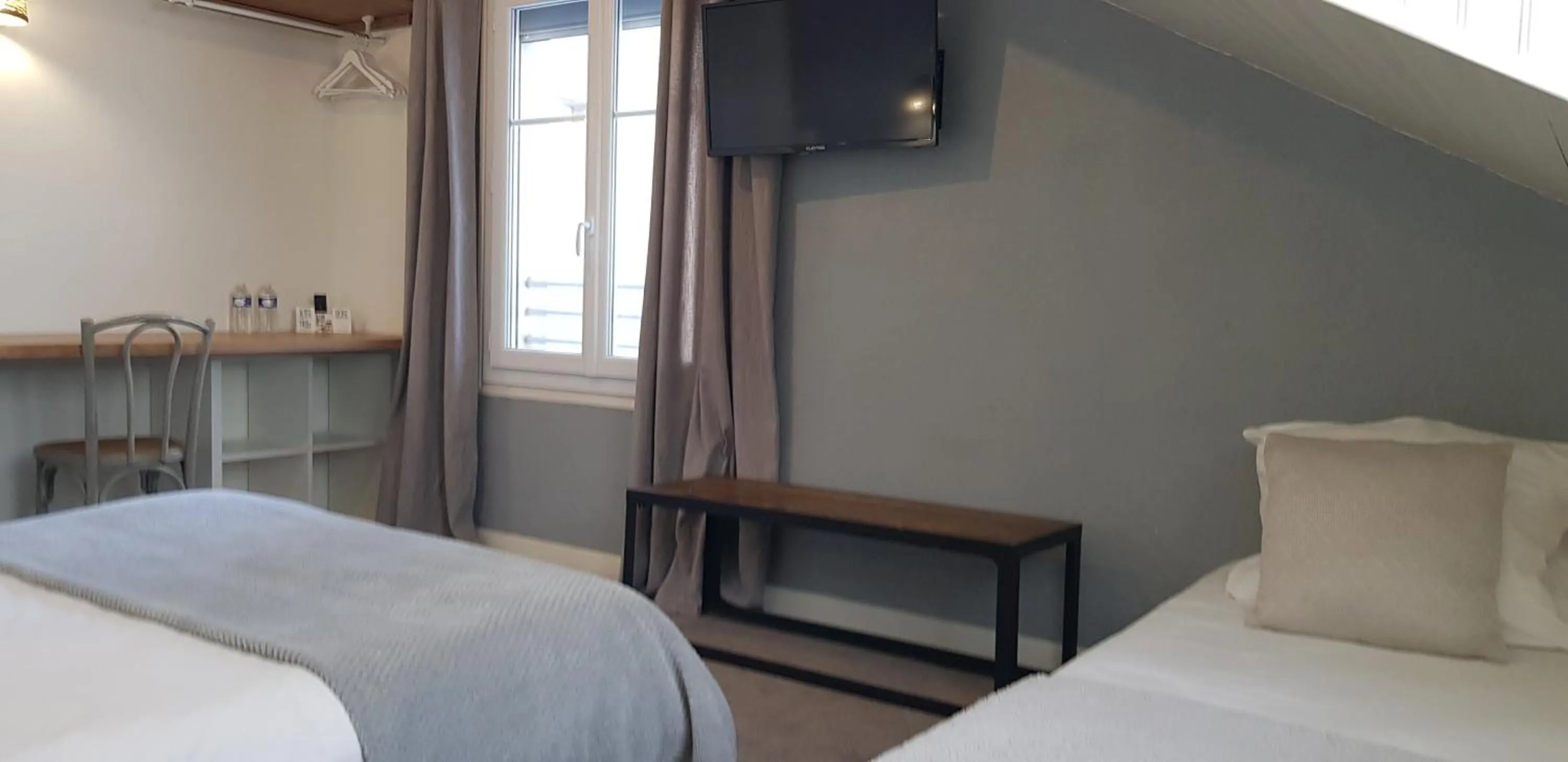 Bedroom, Bed in Hôtel Terminus