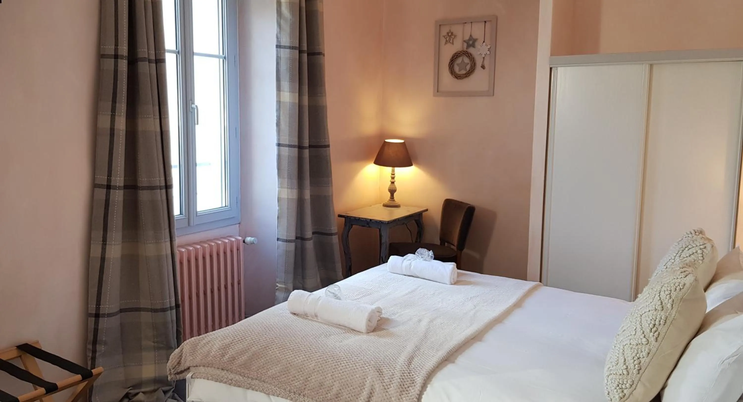 Bedroom, Bed in Hôtel Terminus