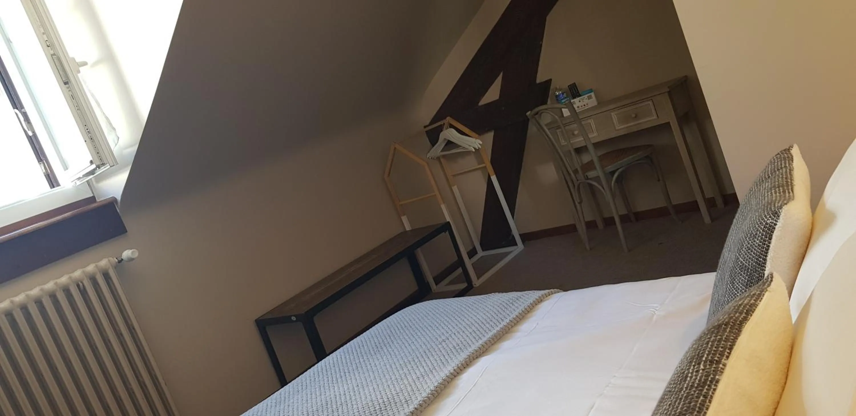 Bedroom, Bed in Hôtel Terminus