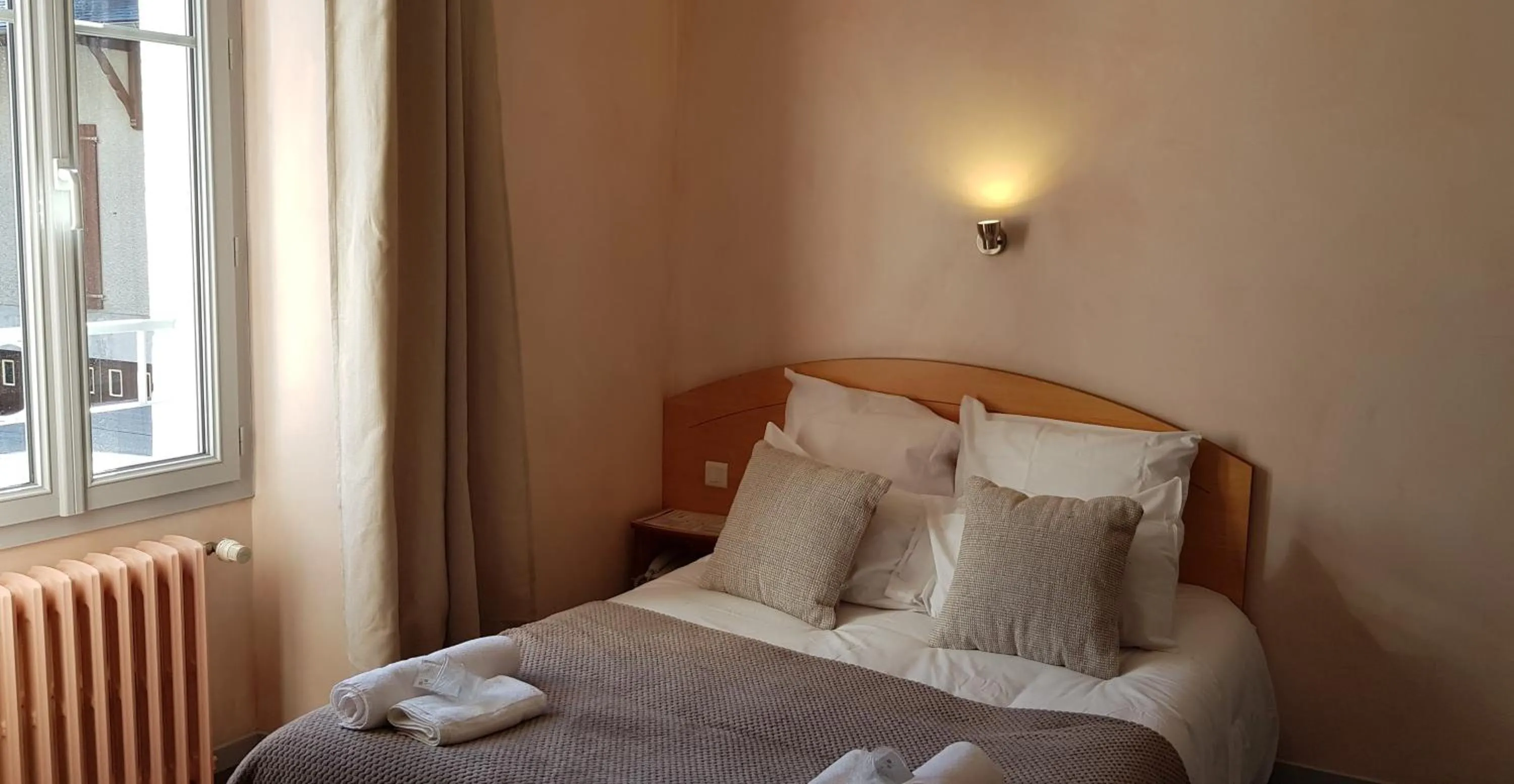 Bedroom, Bed in Hôtel Terminus