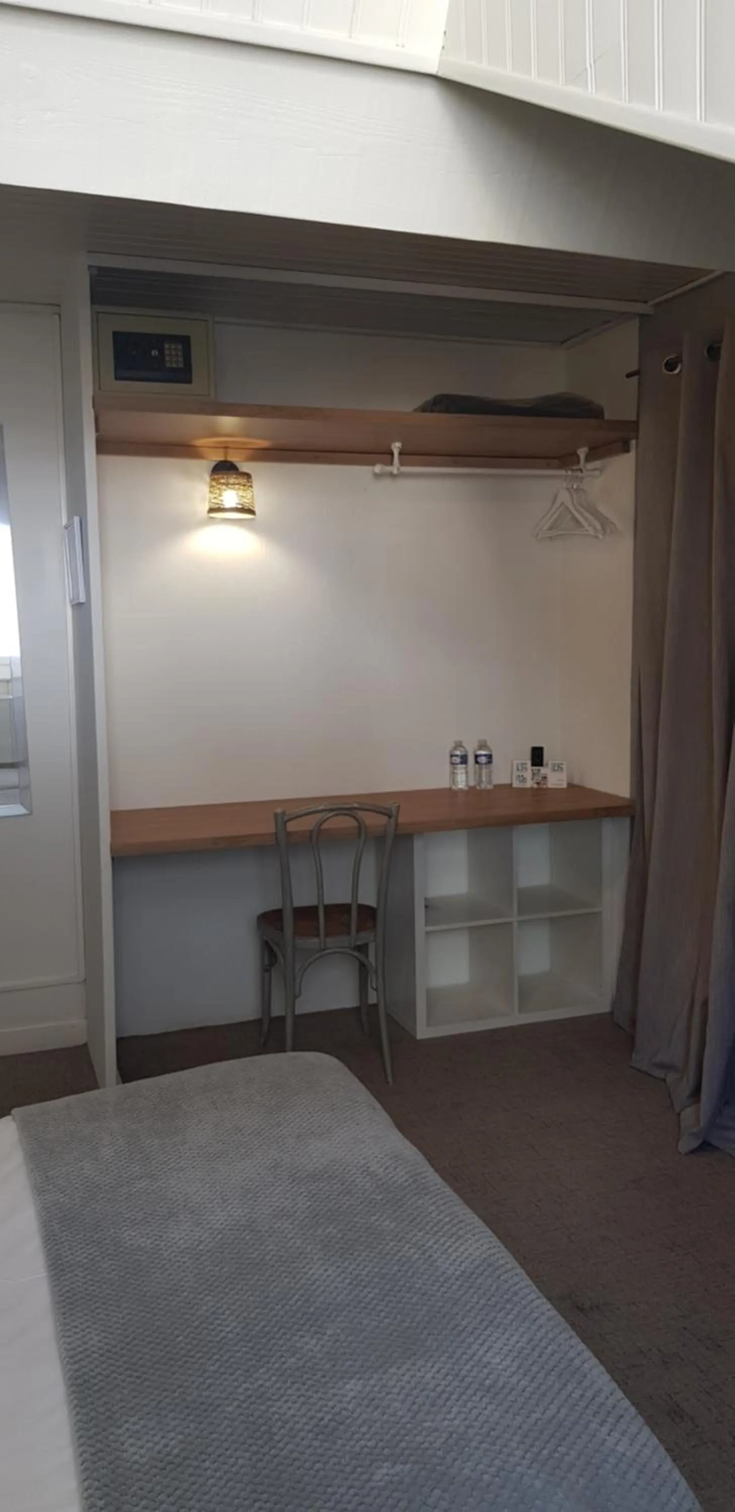 Bedroom in Hôtel Terminus