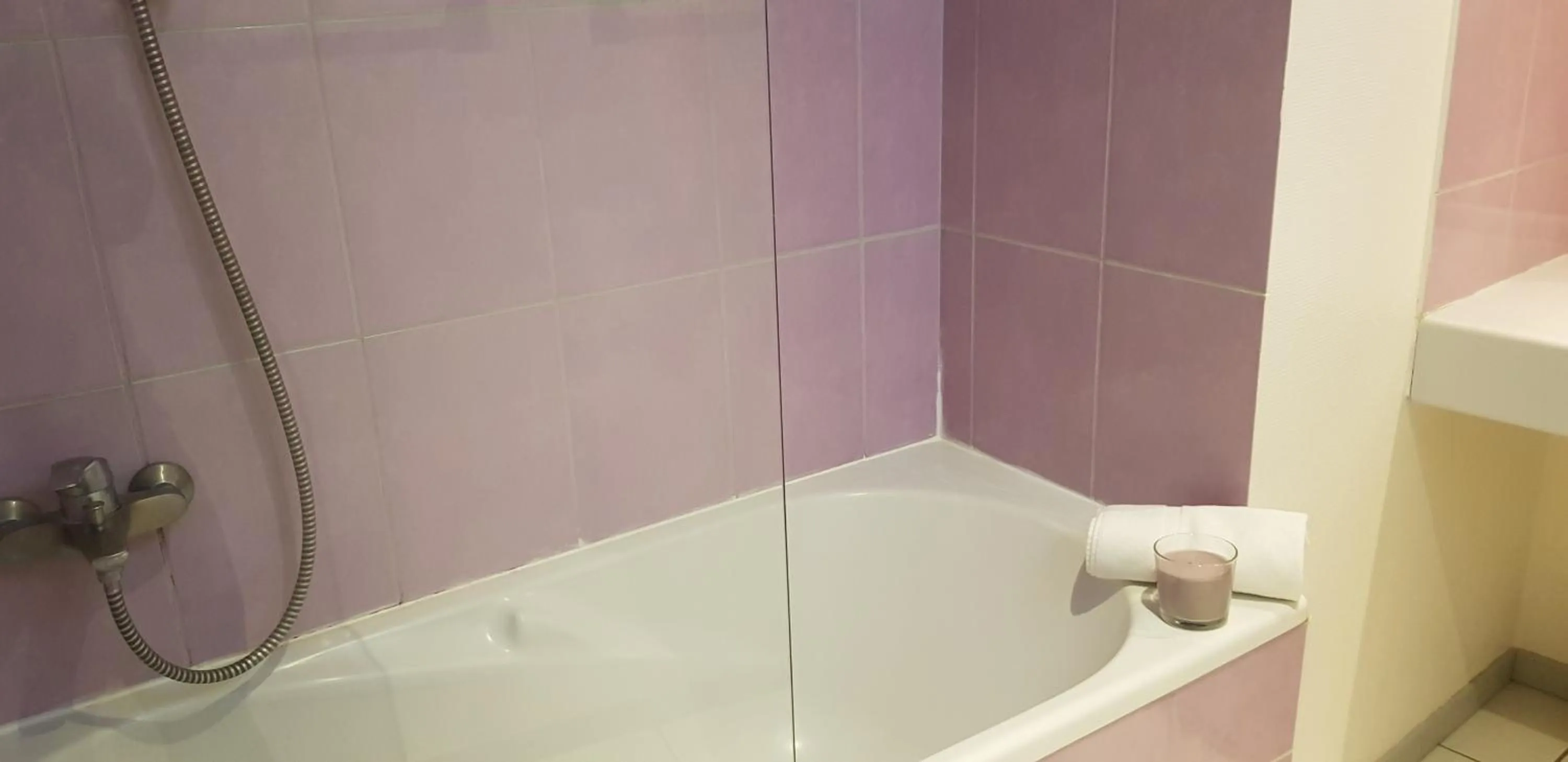 Bathroom in Hôtel Terminus