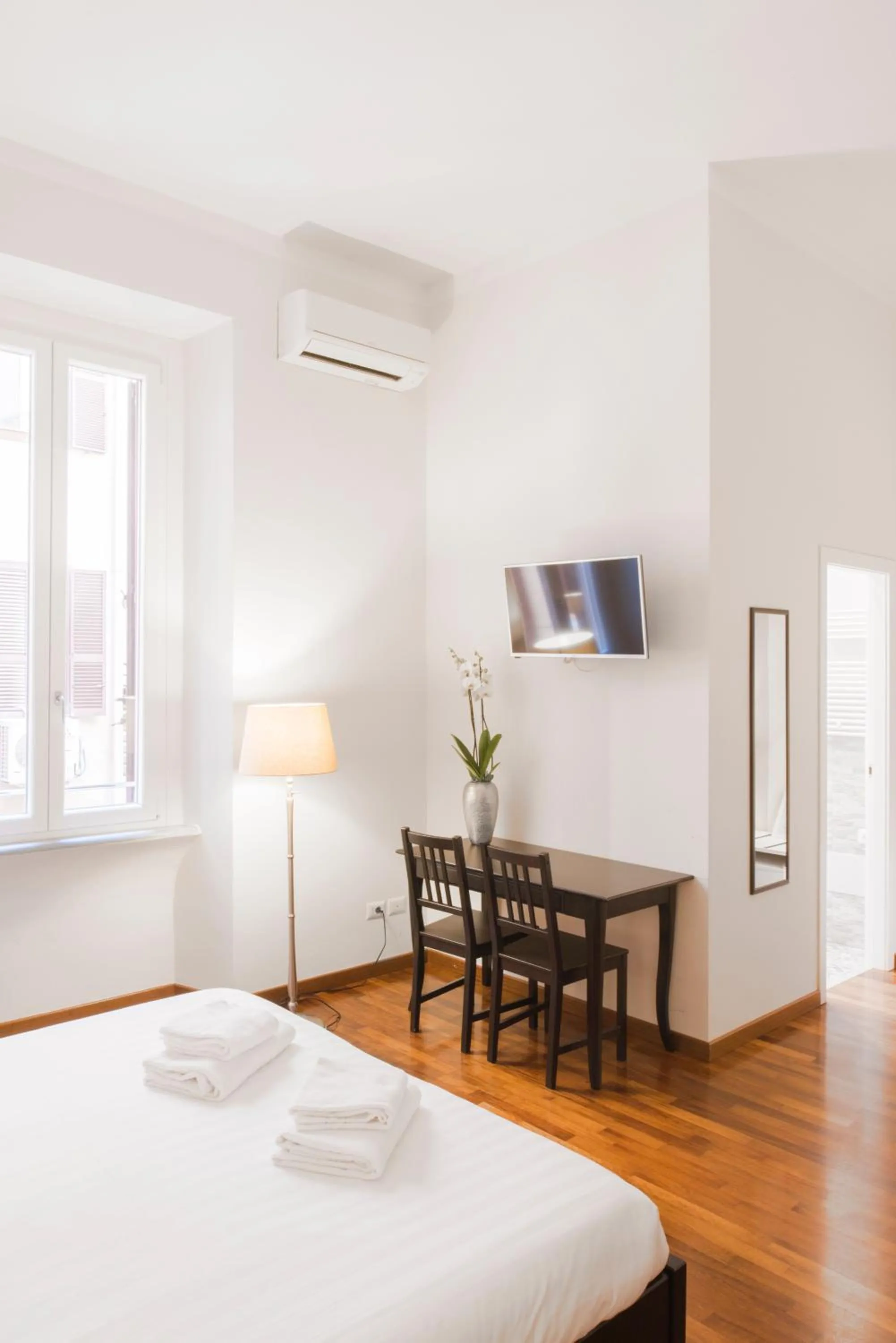 TV and multimedia, Bed in Piazza Cavour Suite