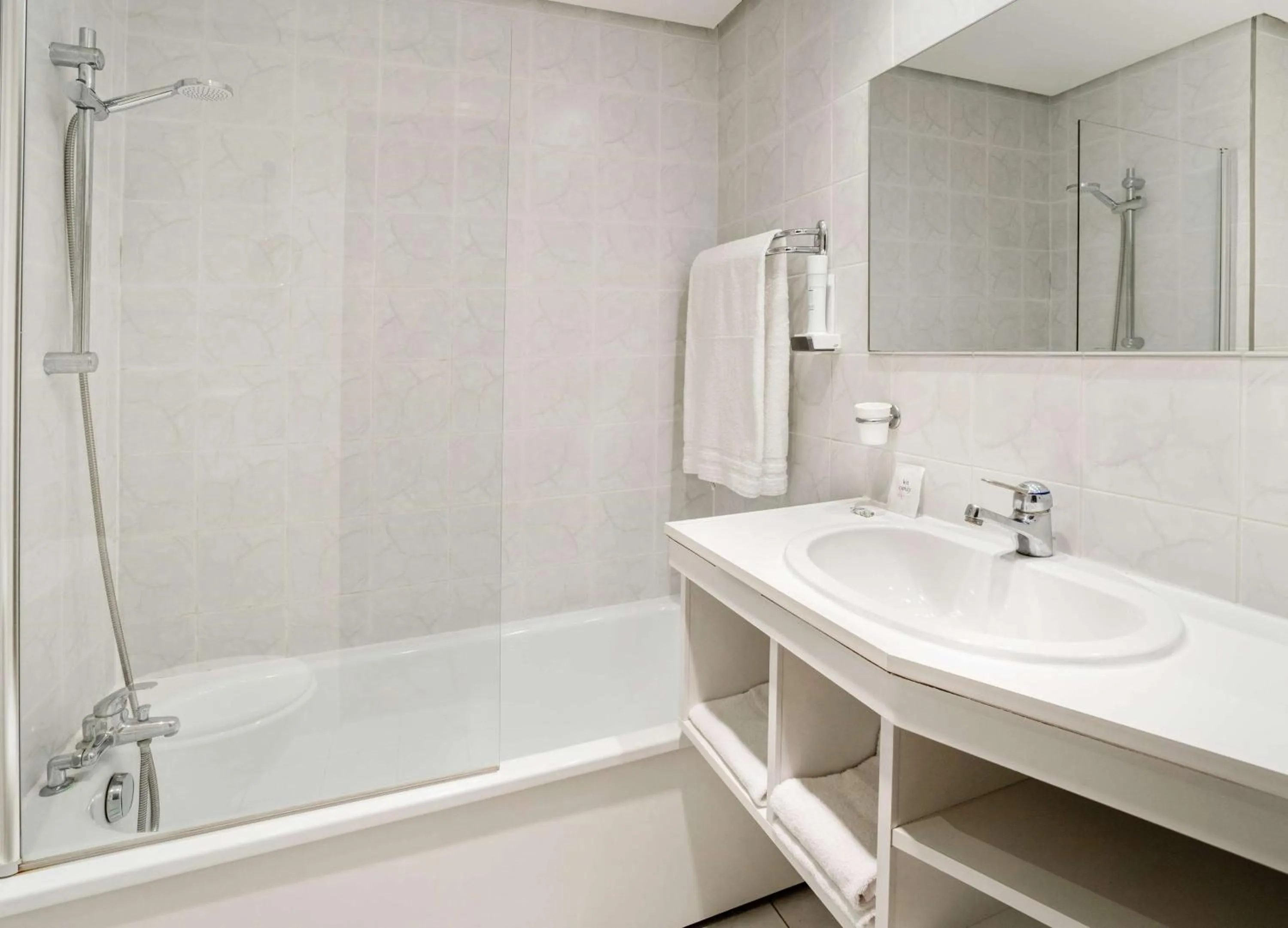 Bathroom in Domaine de Charmeil