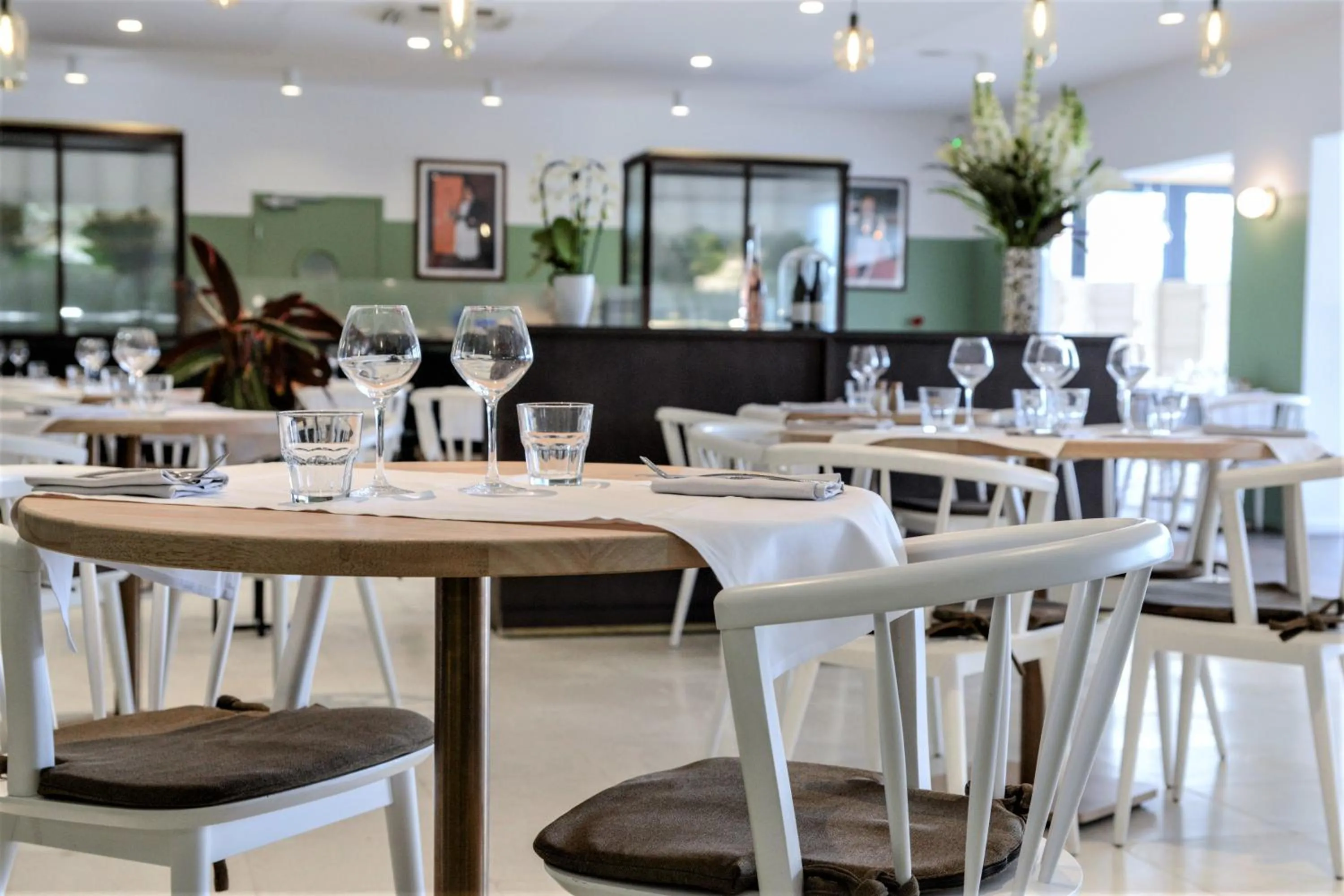 Restaurant/places to eat in Domaine de Charmeil