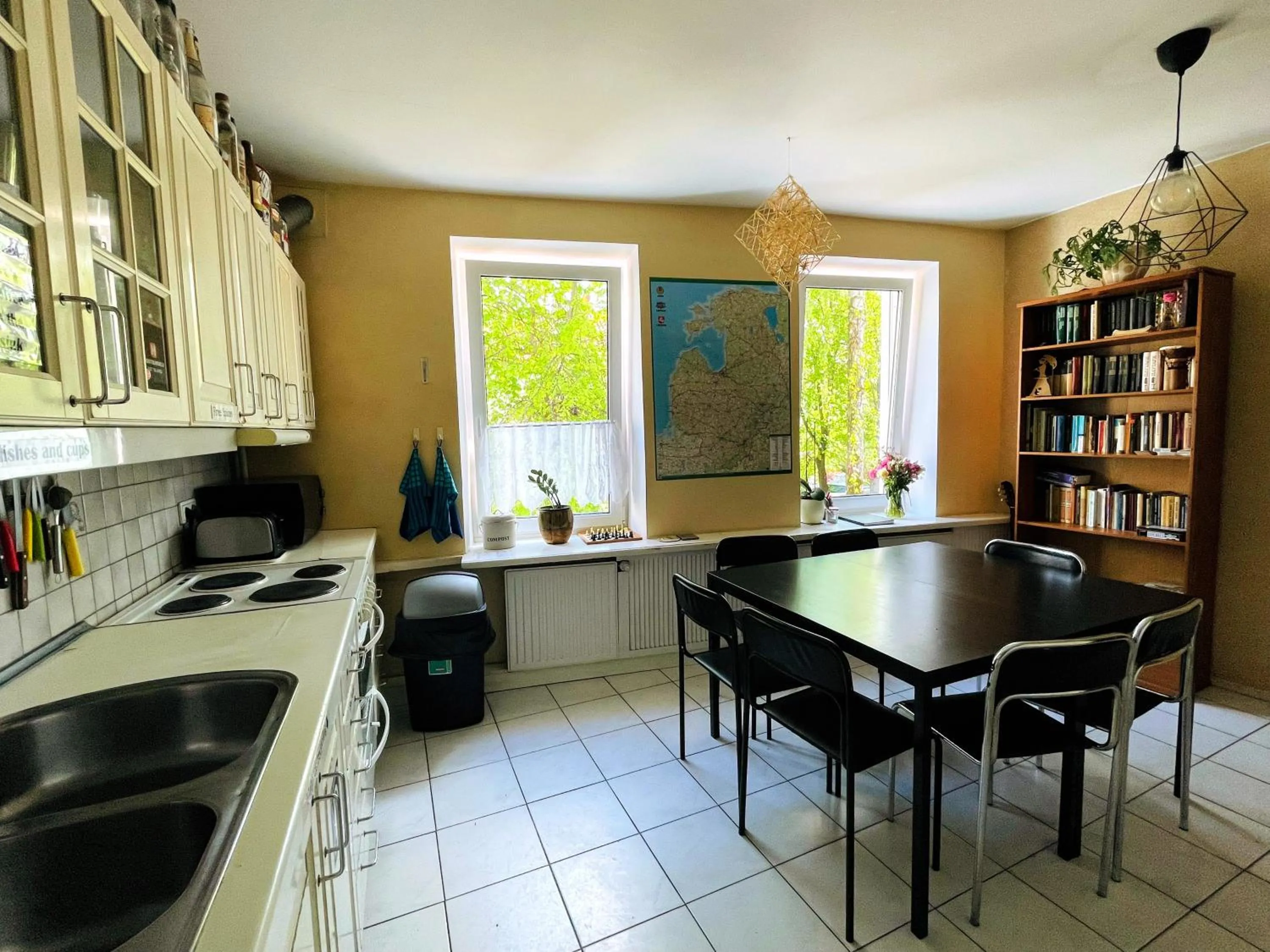 Communal kitchen in Mikalo House