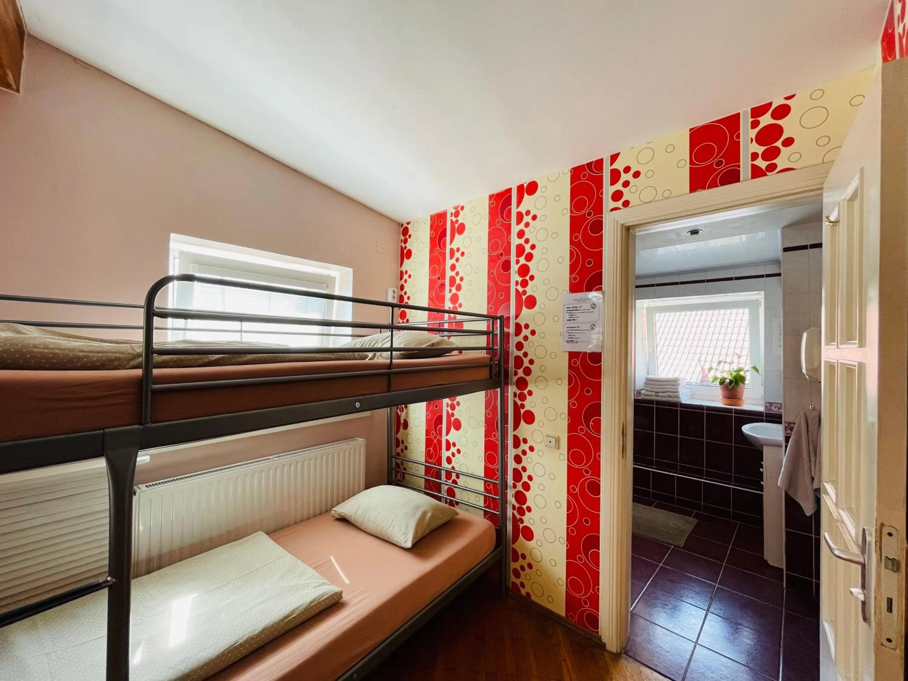 Bathroom, Bed in Mikalo House