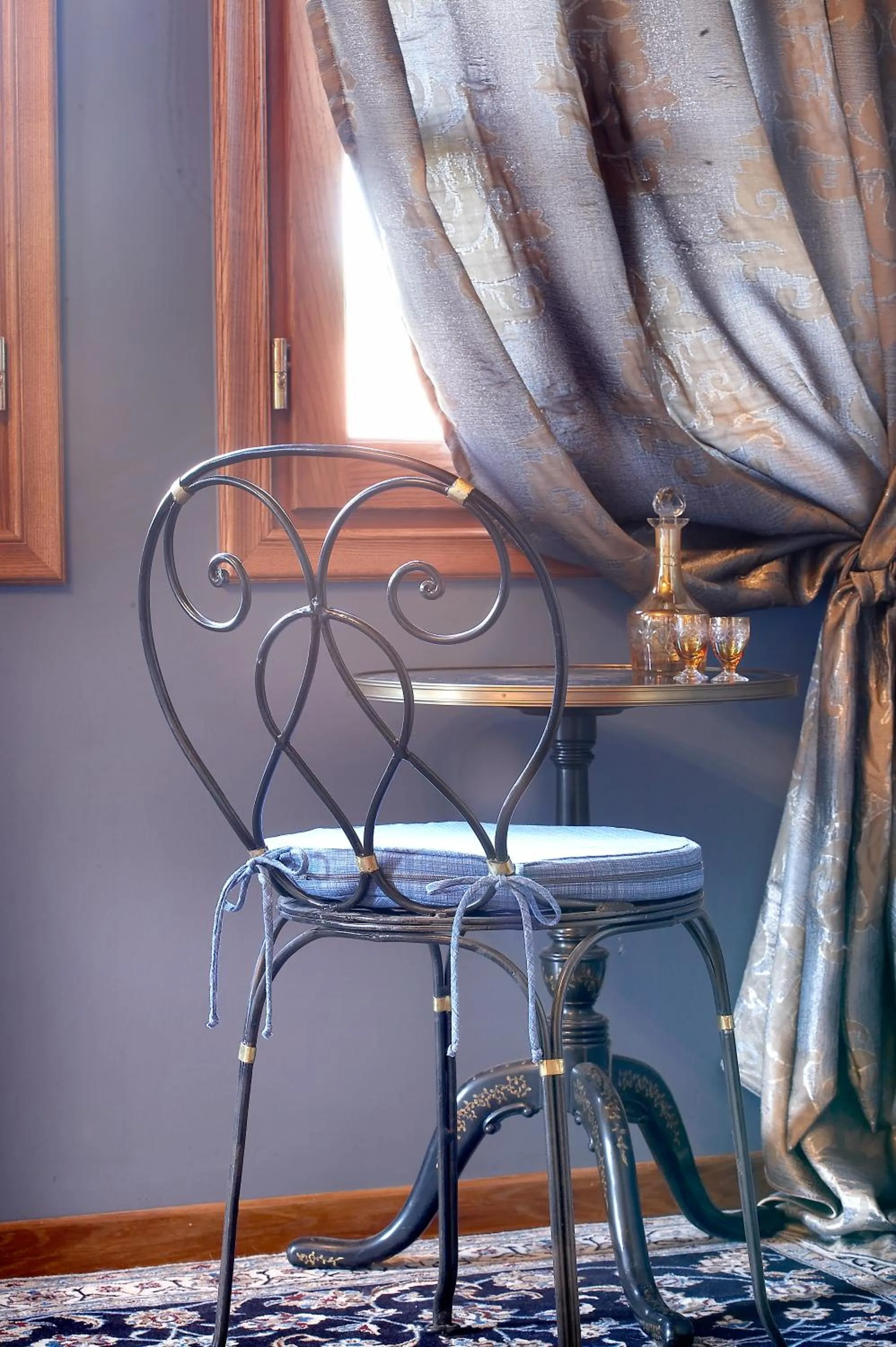 Decorative detail in Boutique Hotel Kokkino Spiti