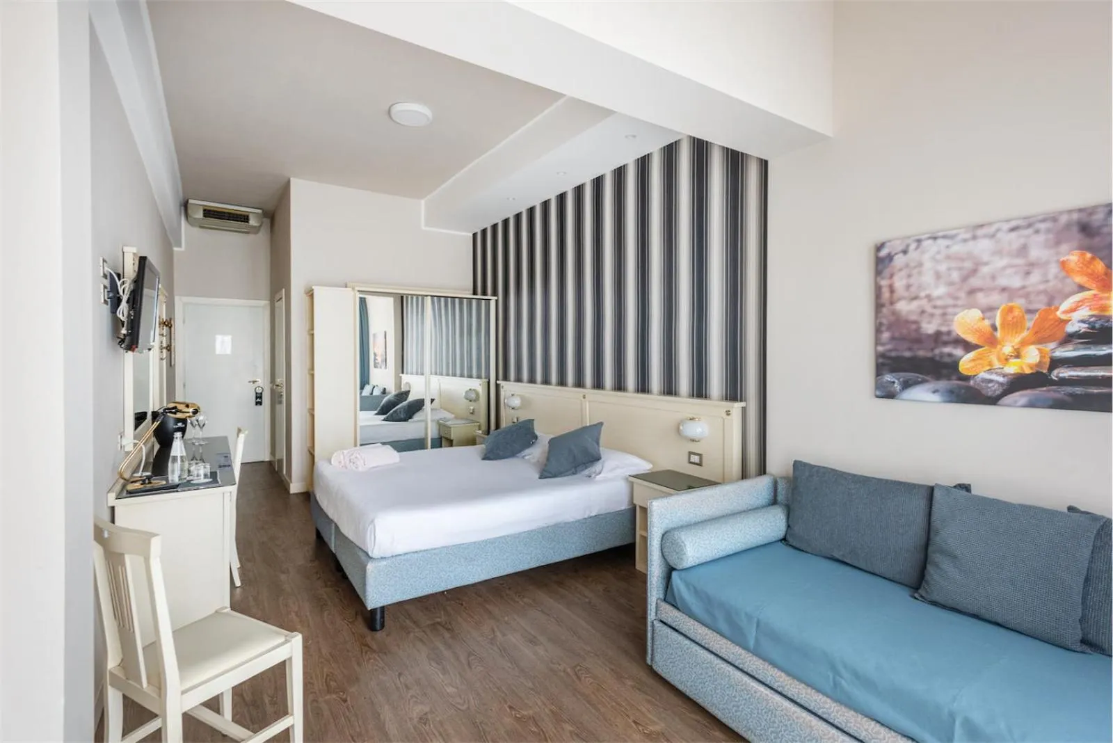 Photo of the whole room, Bed in Hotel Splendid Palace