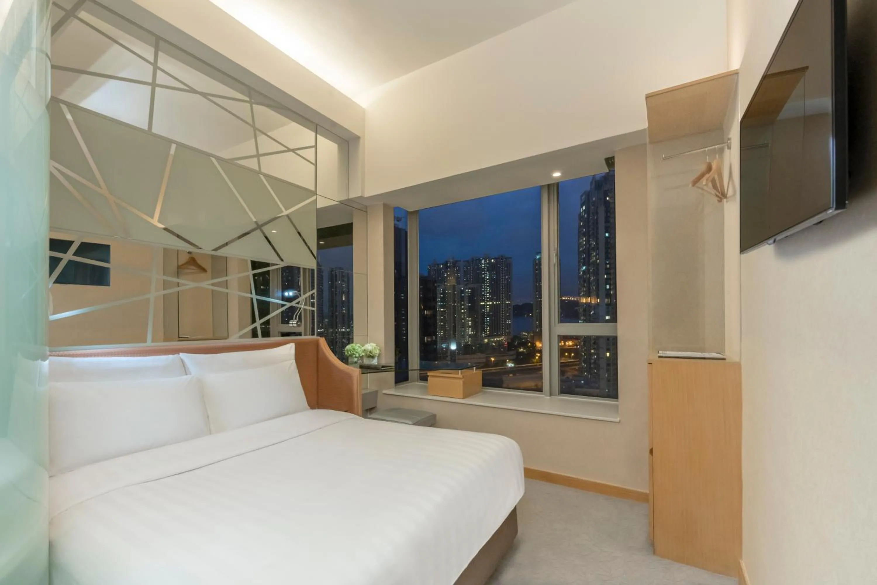 Photo of the whole room, Bed in Dorsett Mongkok, Hong Kong