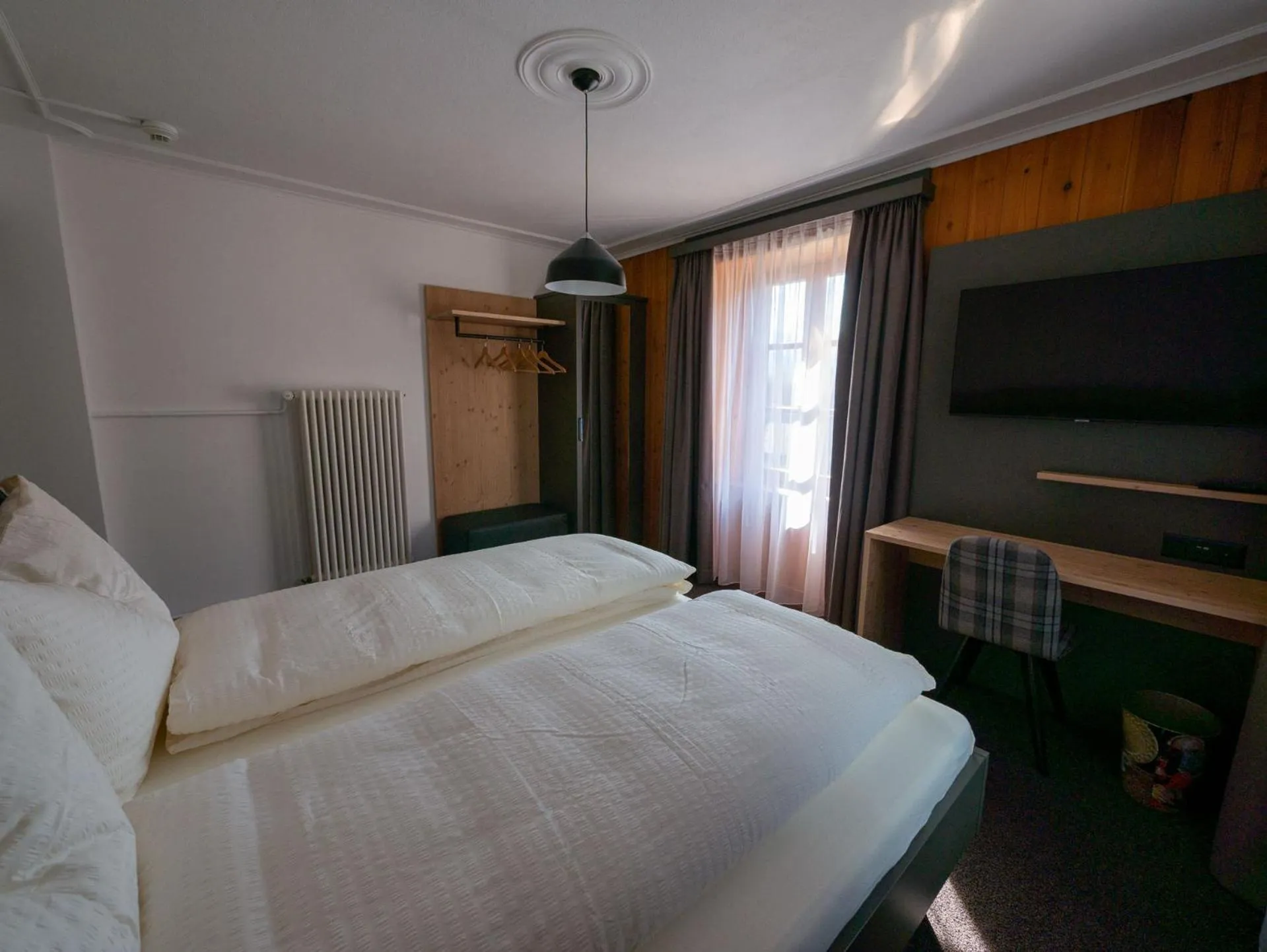 Bed in Hotel Restaurant Rätia