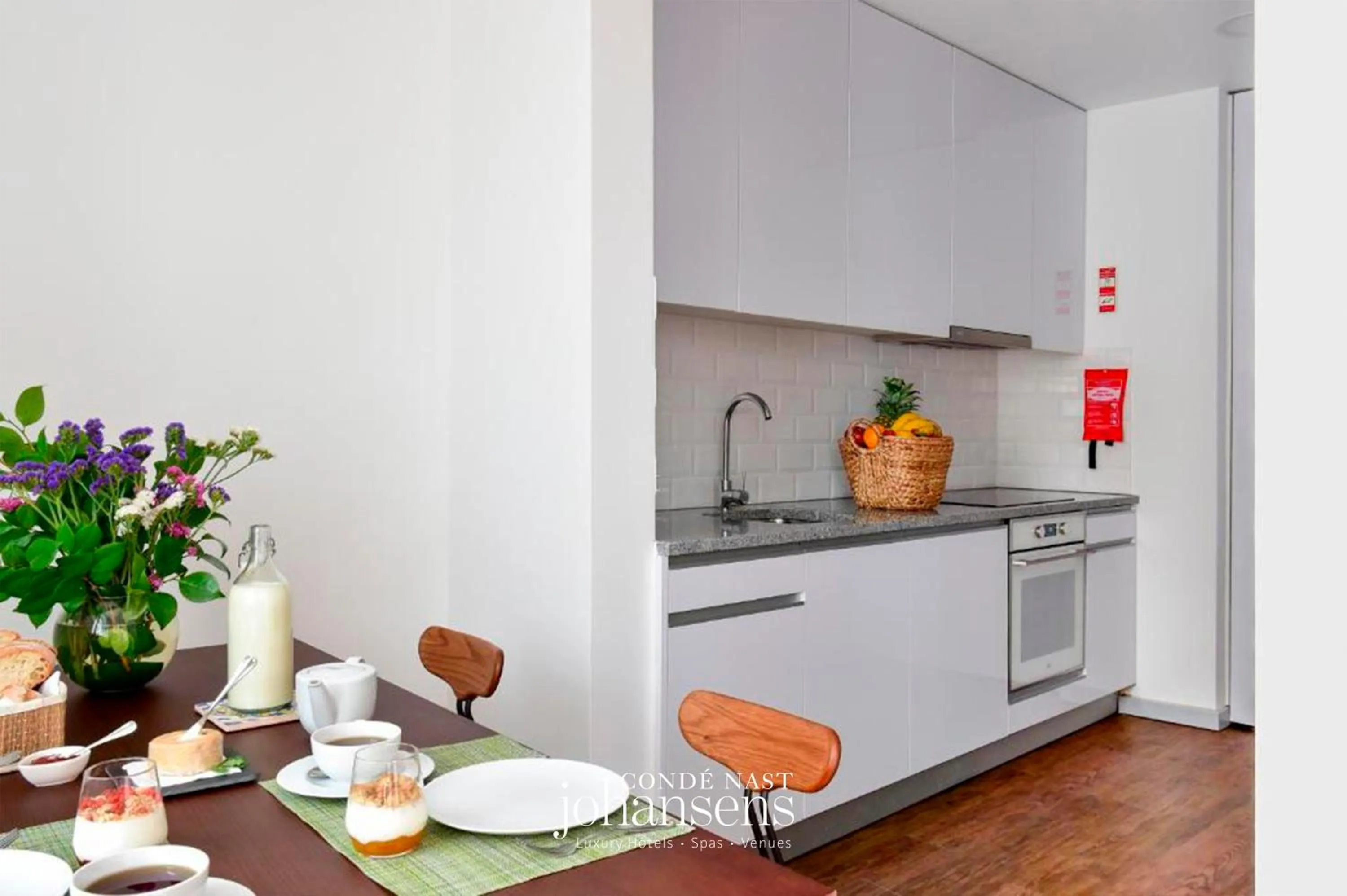 Kitchen or kitchenette in The Noble House - by Unlock Hotels