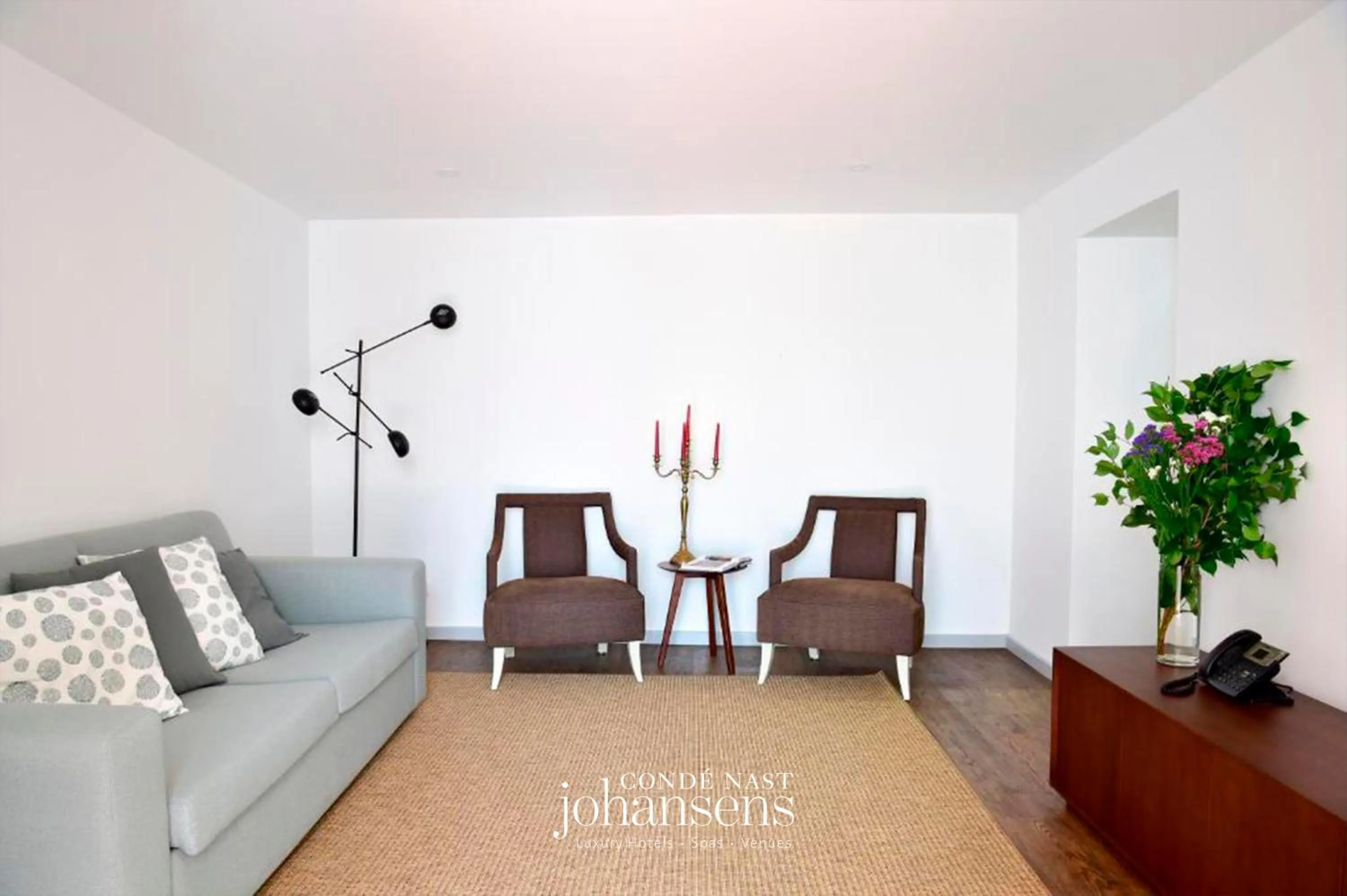 Living room in The Noble House - by Unlock Hotels