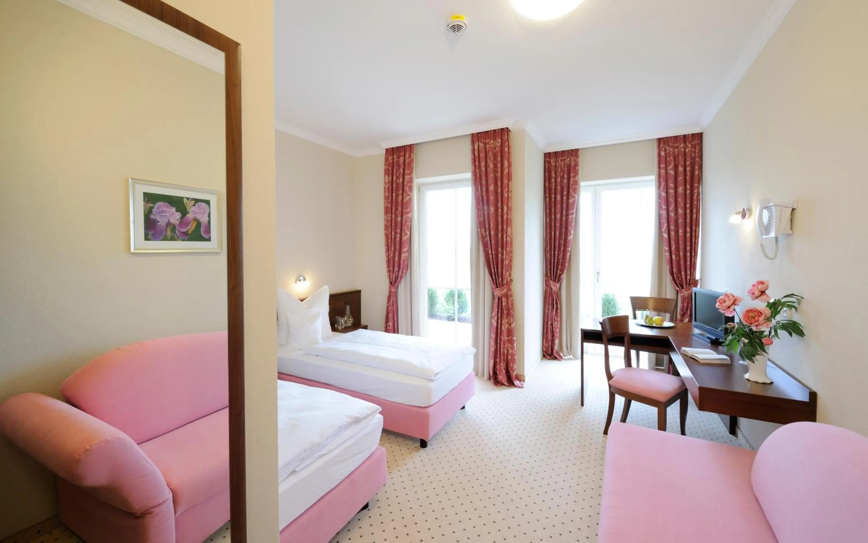 Living room, Bed in Hotel Inspiration Garni