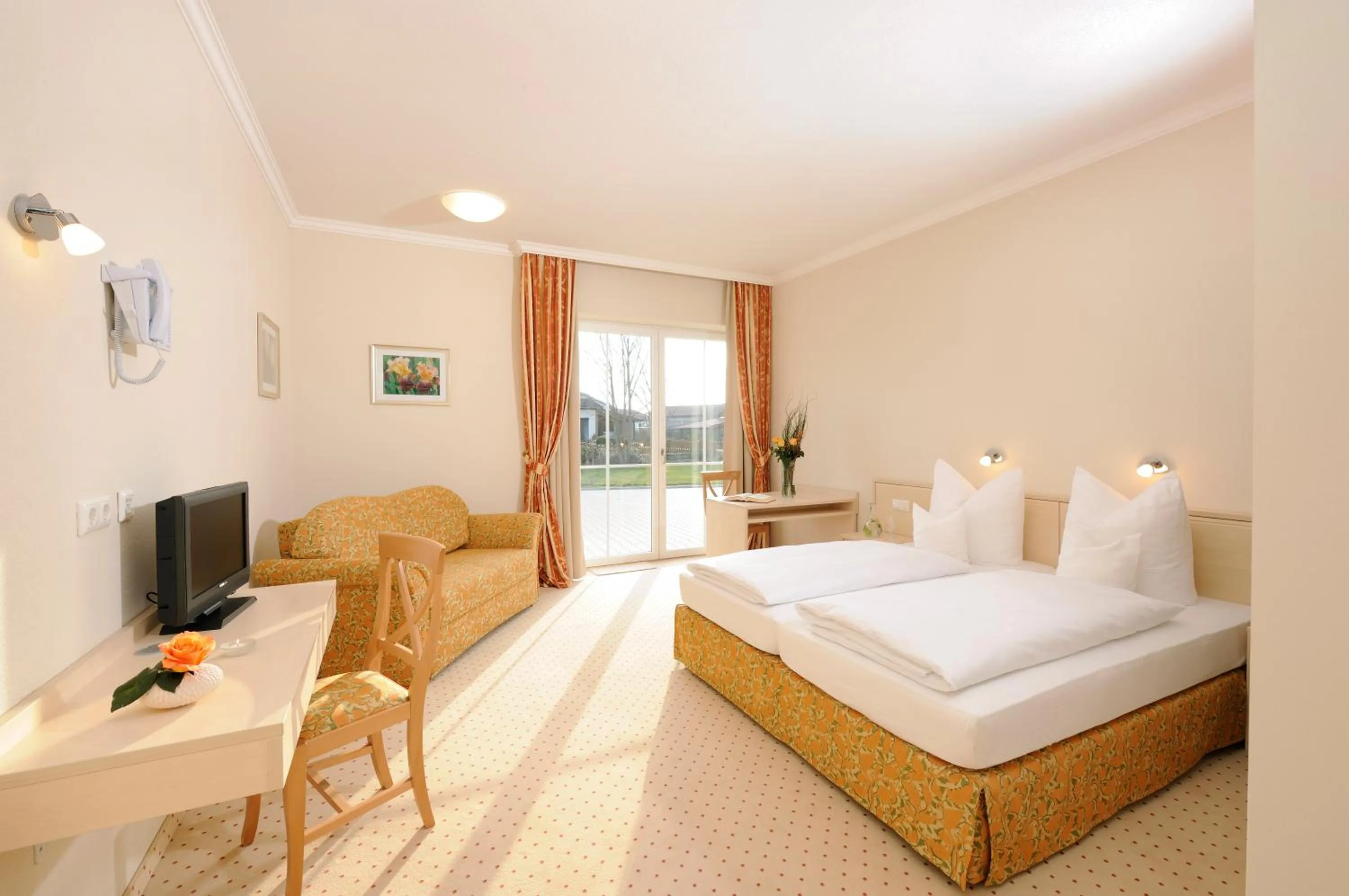 Living room, Bed in Hotel Inspiration Garni