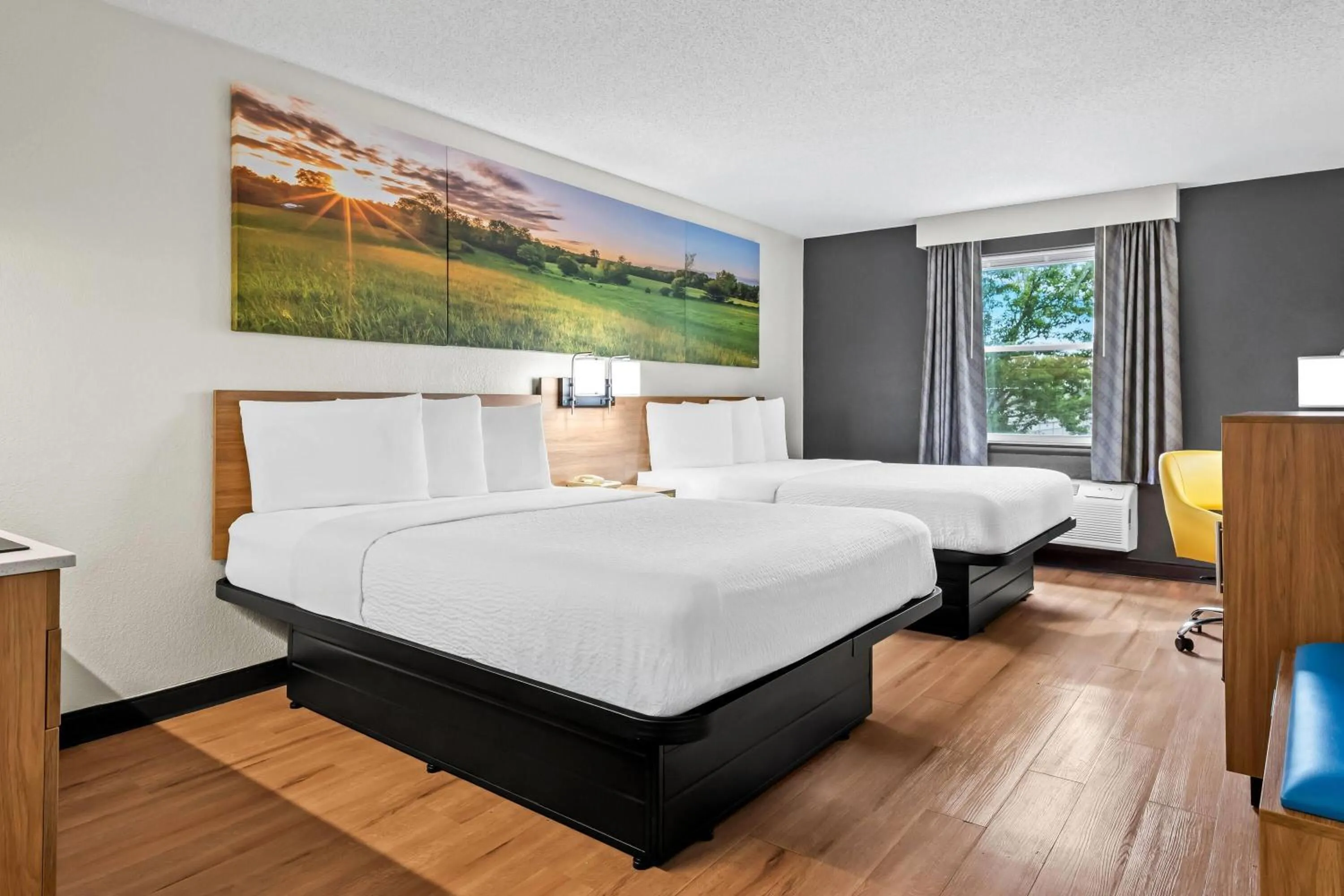 Photo of the whole room, Bed in Days Inn by Wyndham Lancaster PA Dutch Country