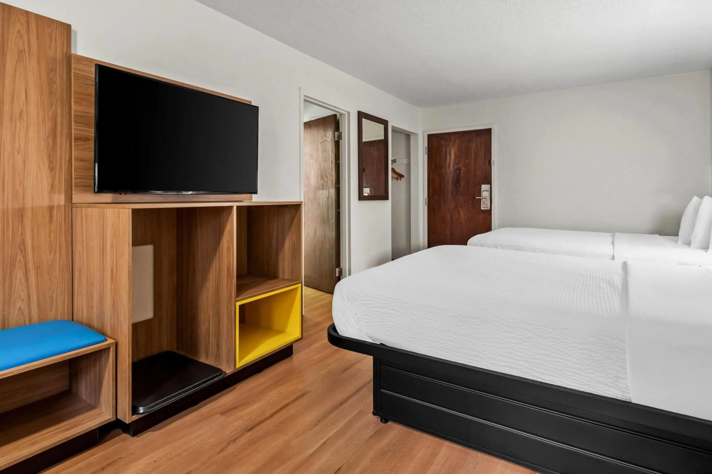 Photo of the whole room, Bed in Days Inn by Wyndham Lancaster PA Dutch Country