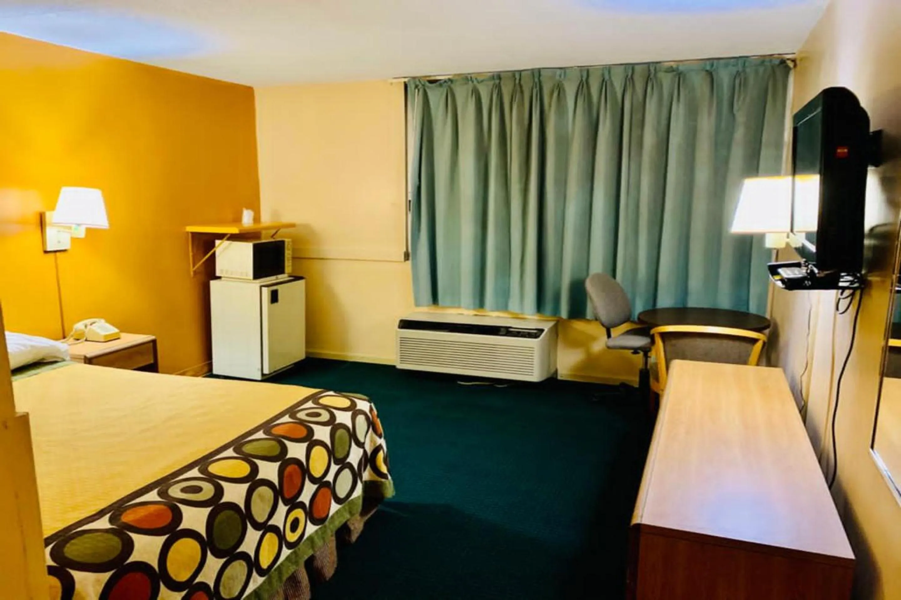 Bedroom, Bed in Red Carpet Inn & Suites Lima -Listing Partner