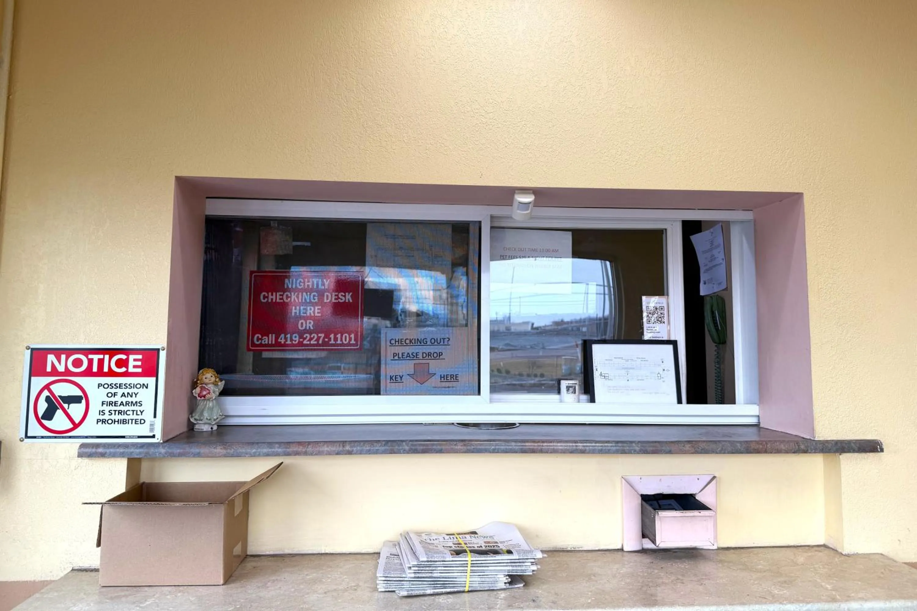 Lobby or reception in Red Carpet Inn & Suites Lima -Listing Partner