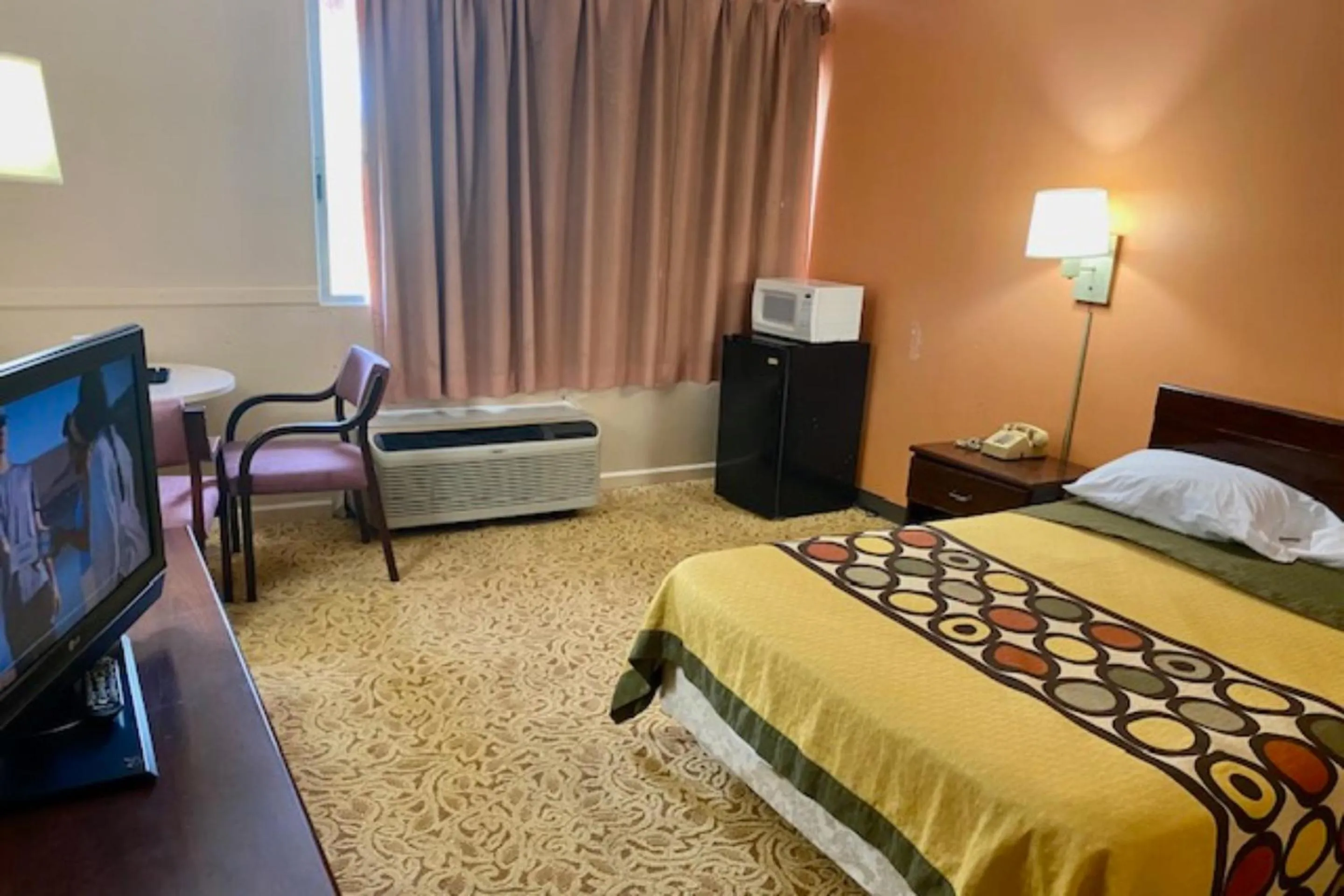 Bedroom, Bed in Red Carpet Inn & Suites Lima -Listing Partner