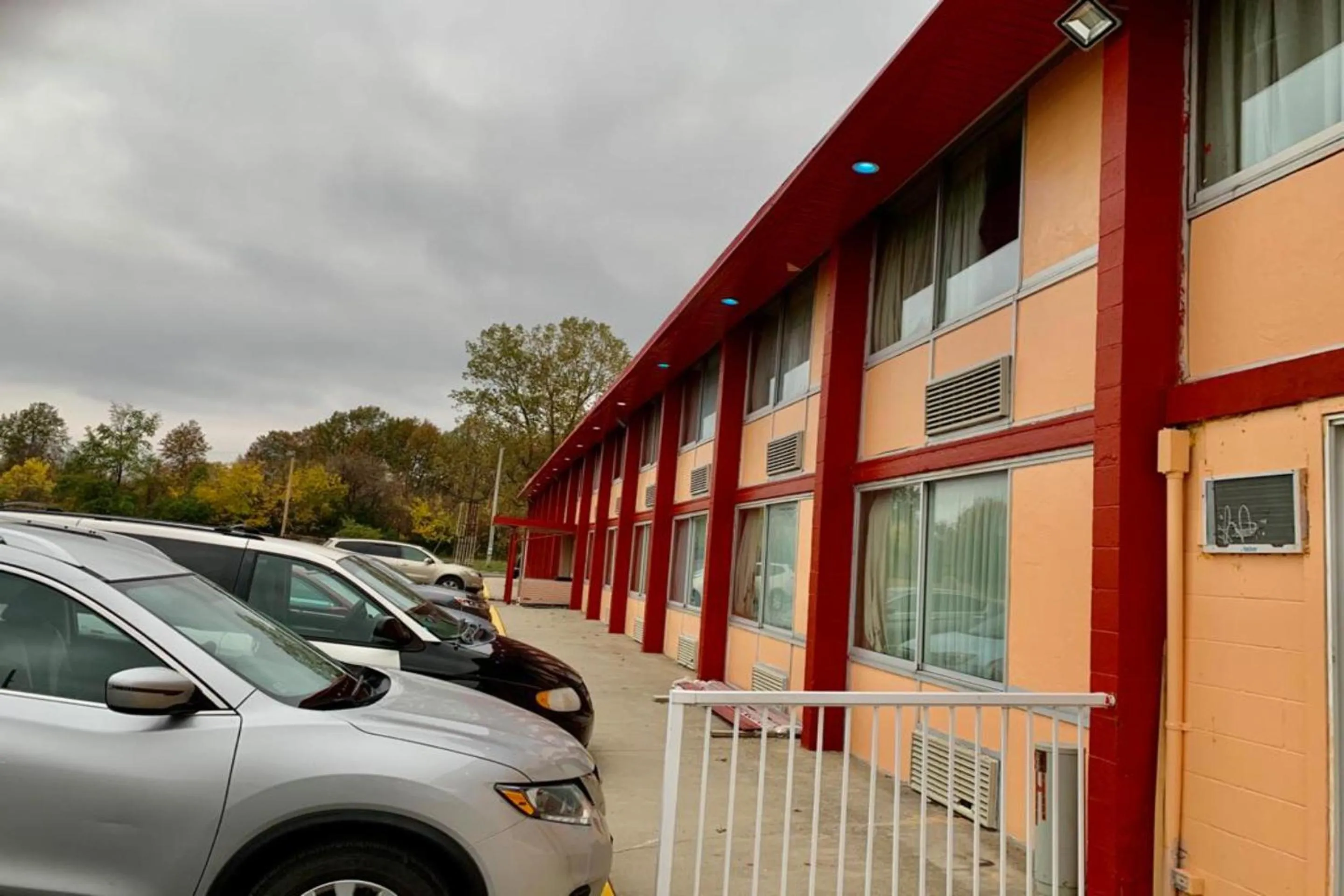 Parking in Red Carpet Inn & Suites Lima -Listing Partner