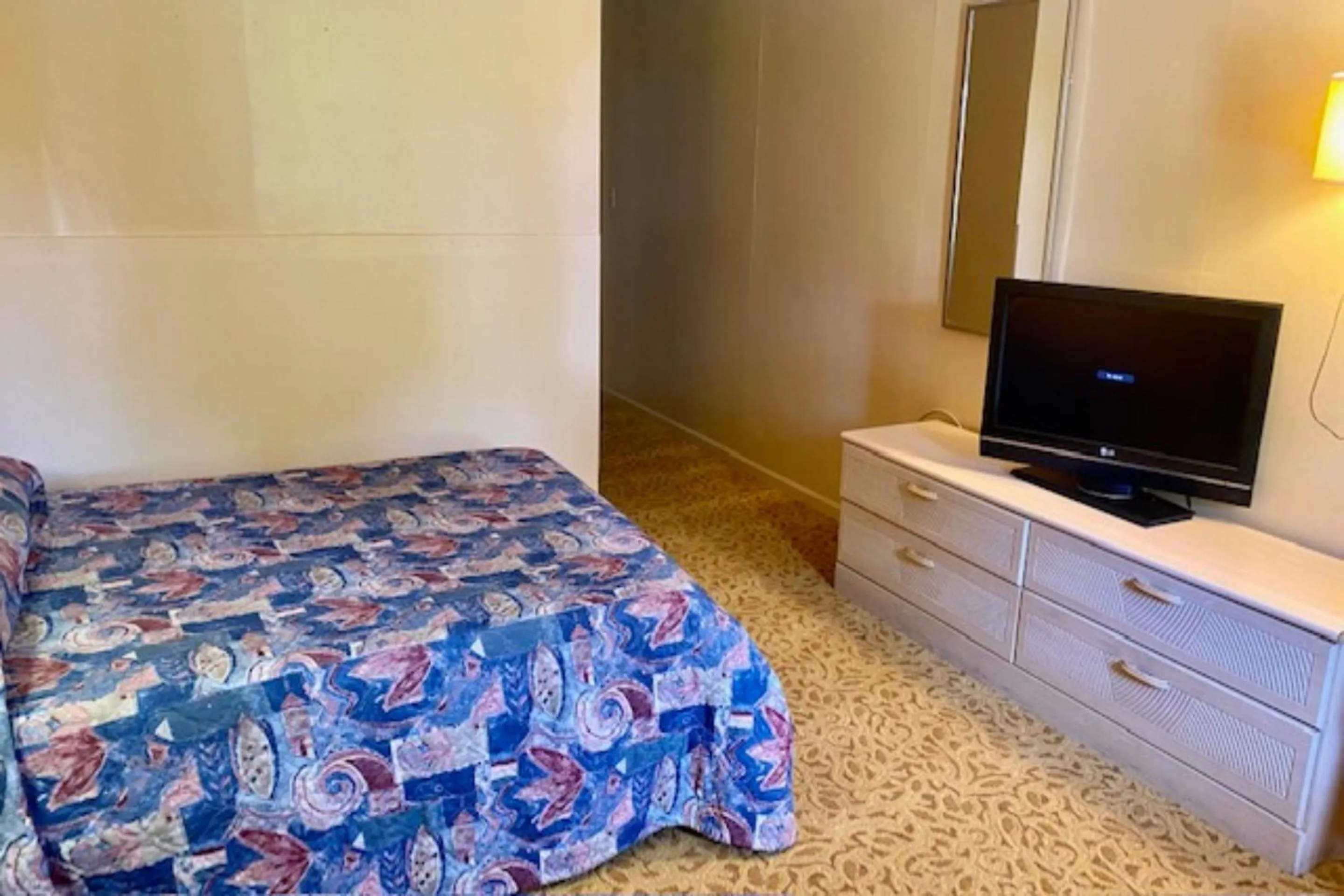 Bedroom, Bed in Red Carpet Inn & Suites Lima -Listing Partner