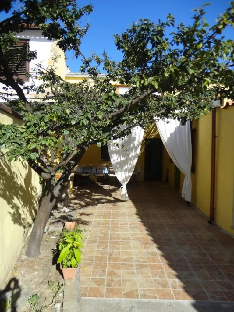 Garden in B&B DOMU INCANTO Sa Domu sarrabesa