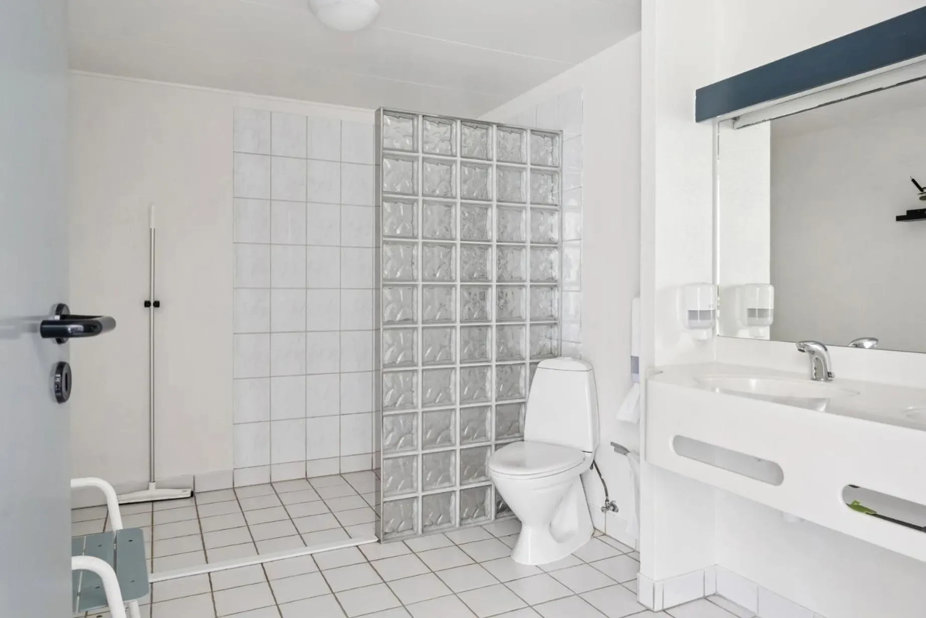 Shower in Danhostel Vejle