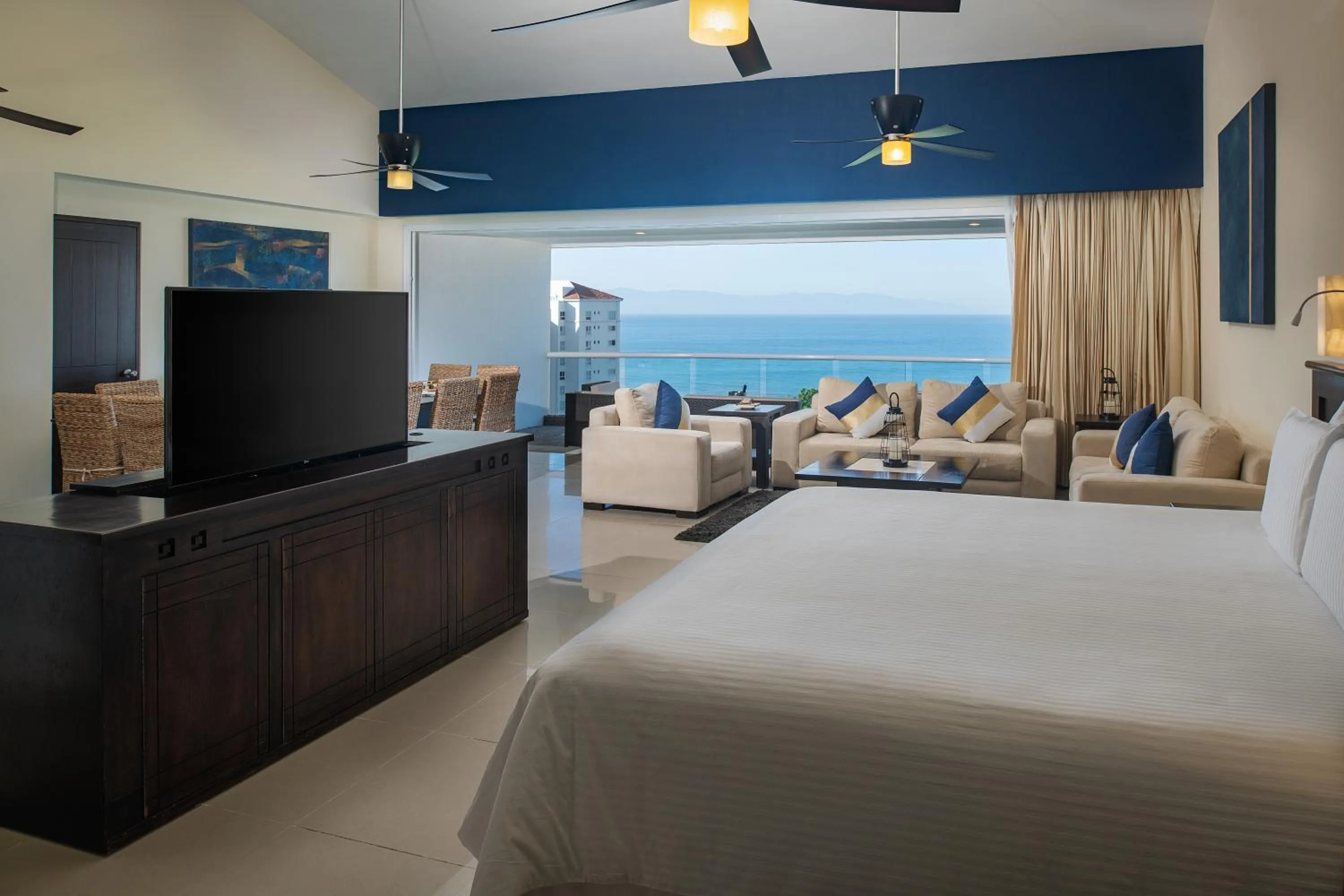 Communal lounge/ TV room, Bed in Fiesta Americana Riviera Nayarit Resort All Inclusive & Spa