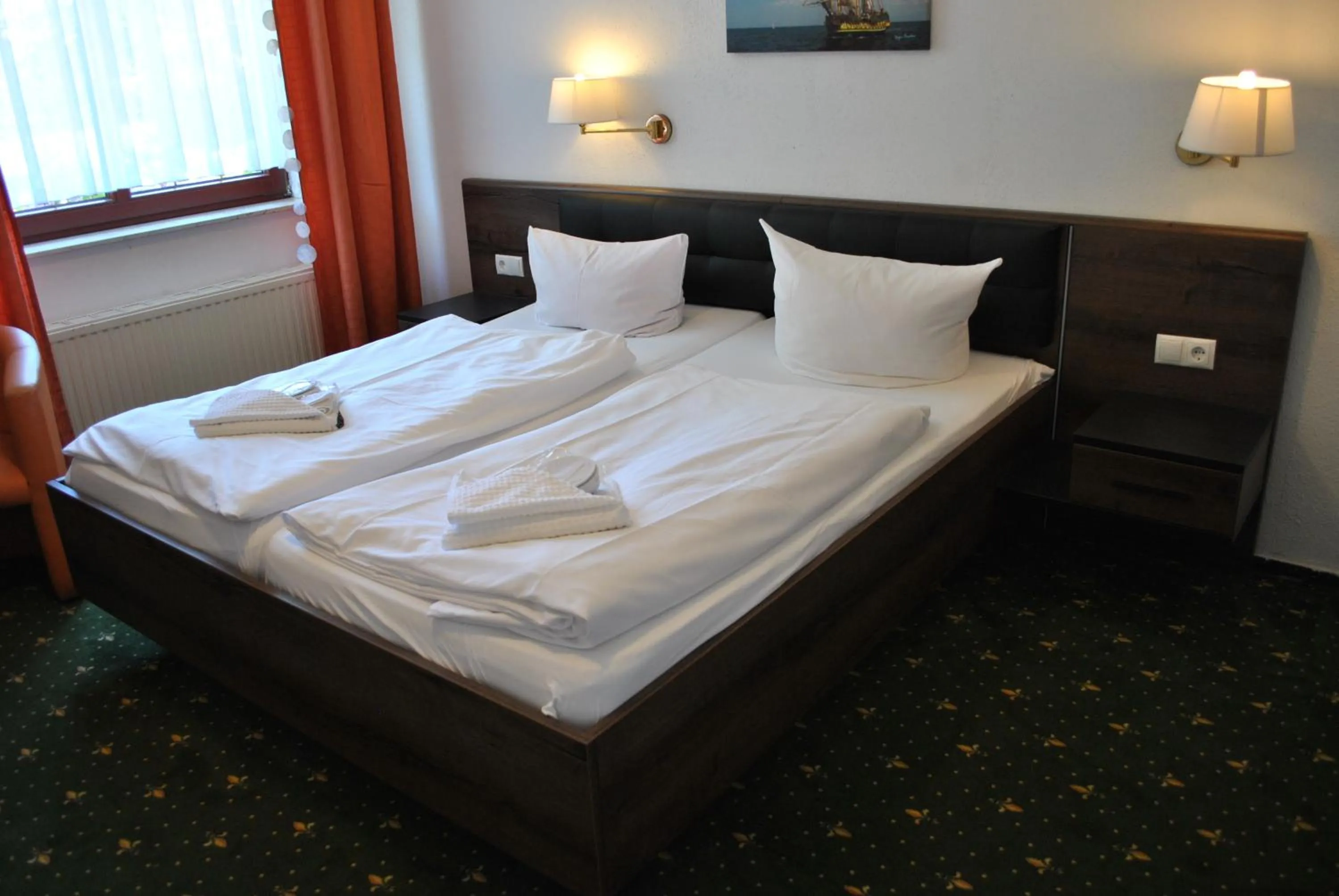 Photo of the whole room, Bed in Strand-Hotel Lobbe