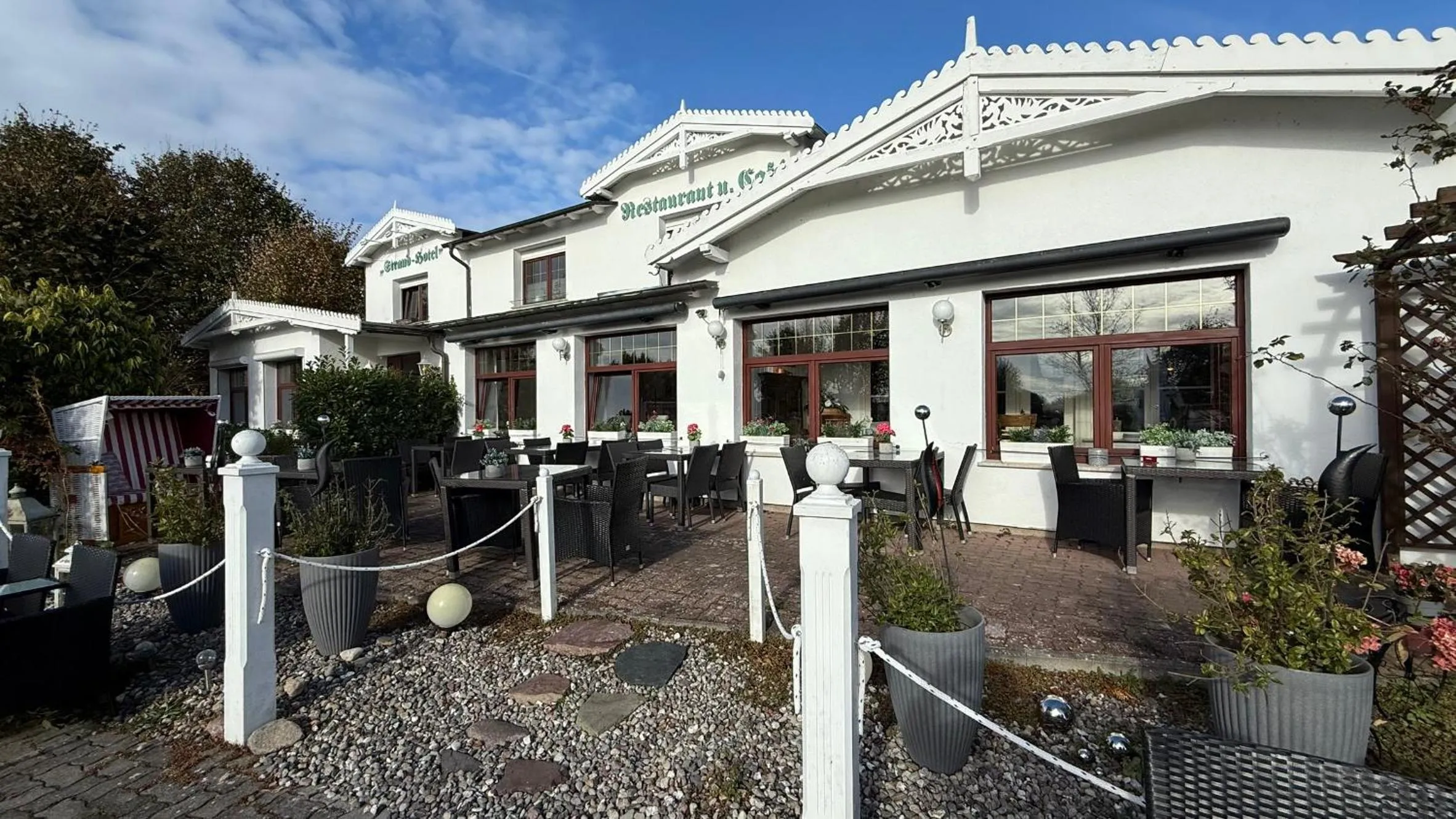 Property building in Strand-Hotel Lobbe