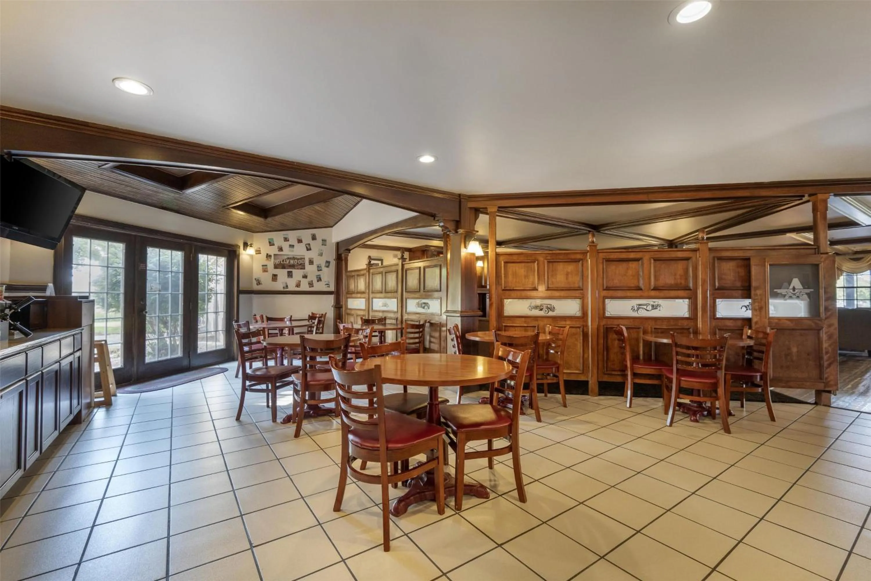 Breakfast in SureStay Plus Hotel by Best Western Auburn