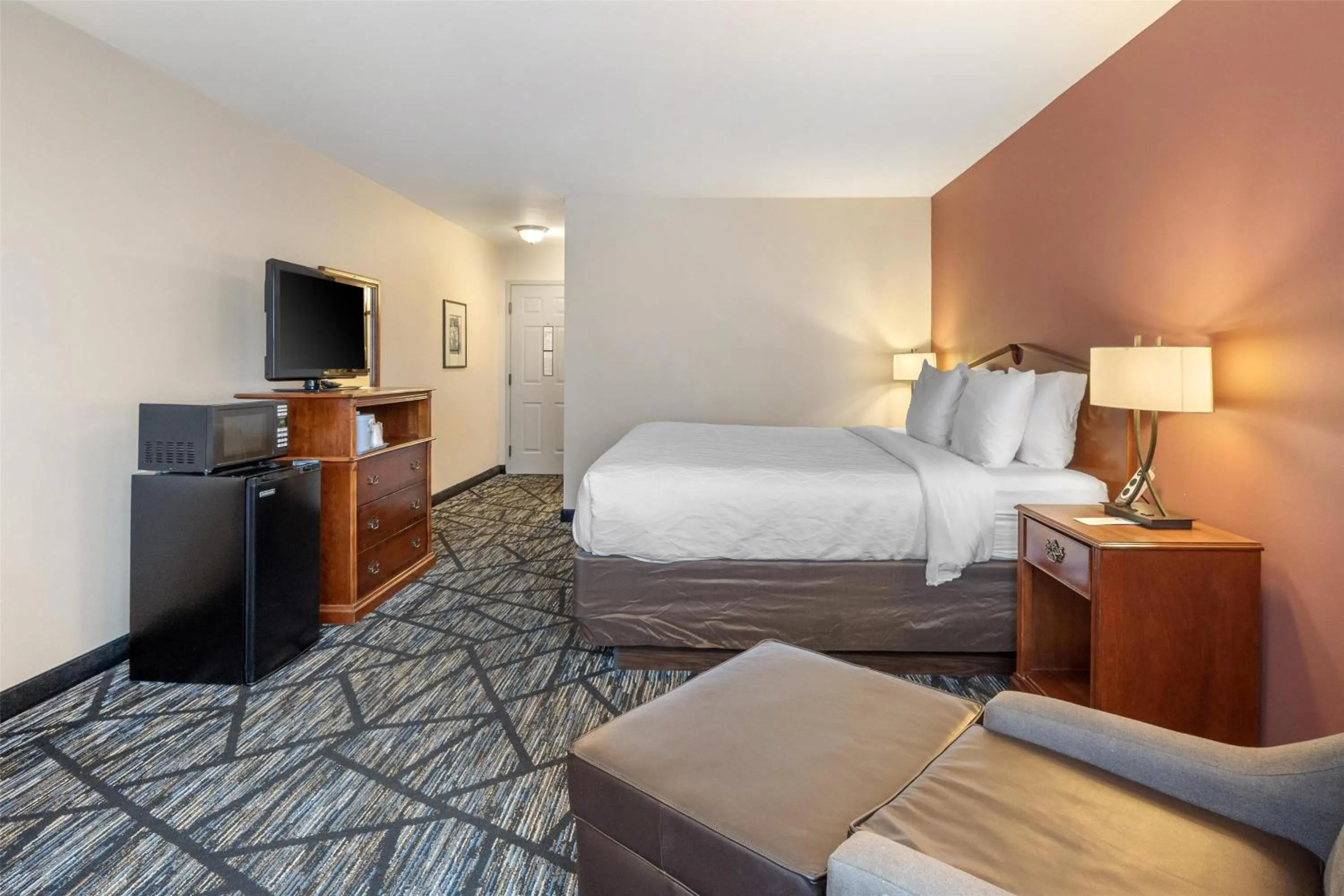 Bedroom, Bed in SureStay Plus Hotel by Best Western Auburn