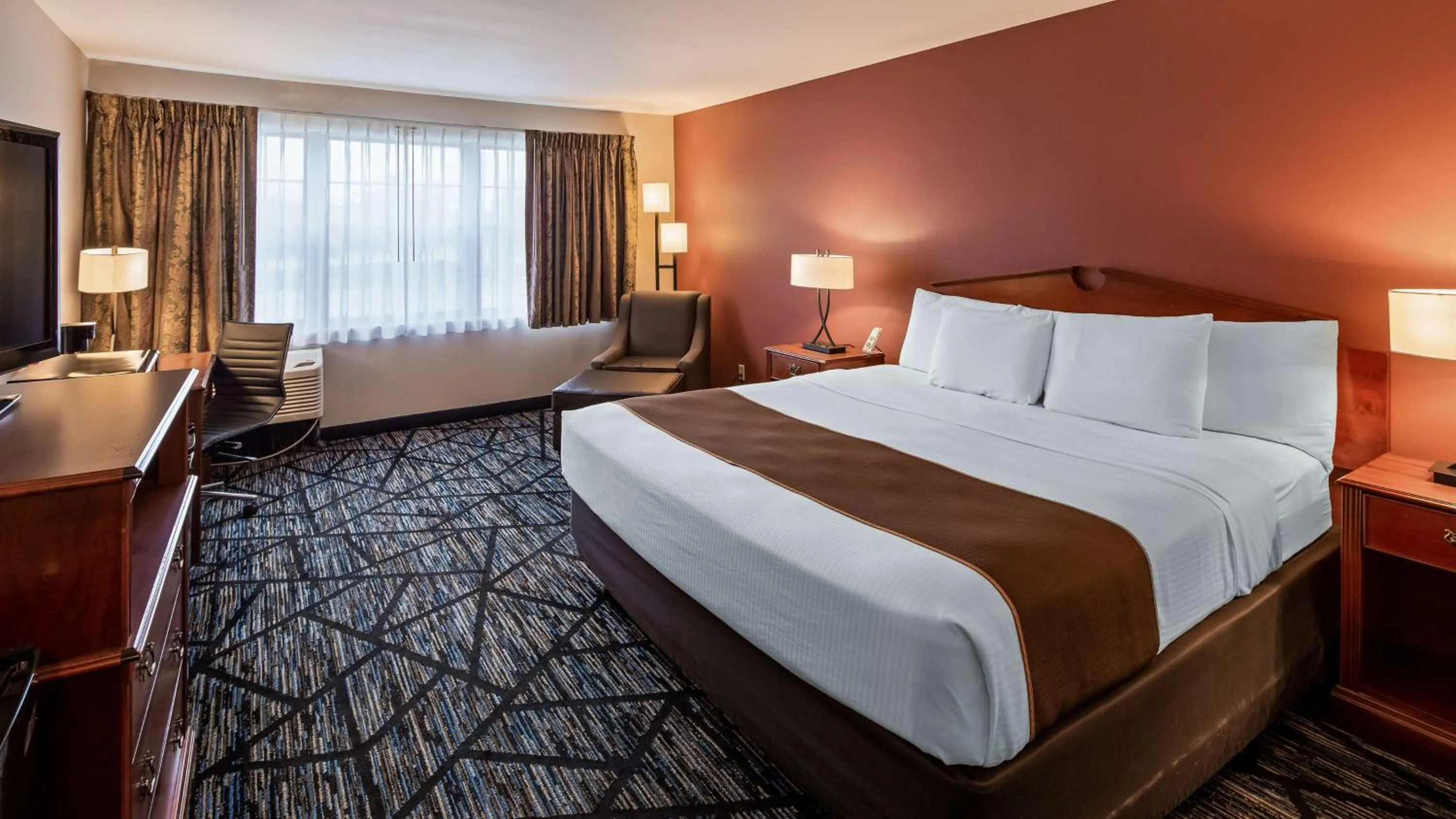 Bedroom, Bed in SureStay Plus Hotel by Best Western Auburn