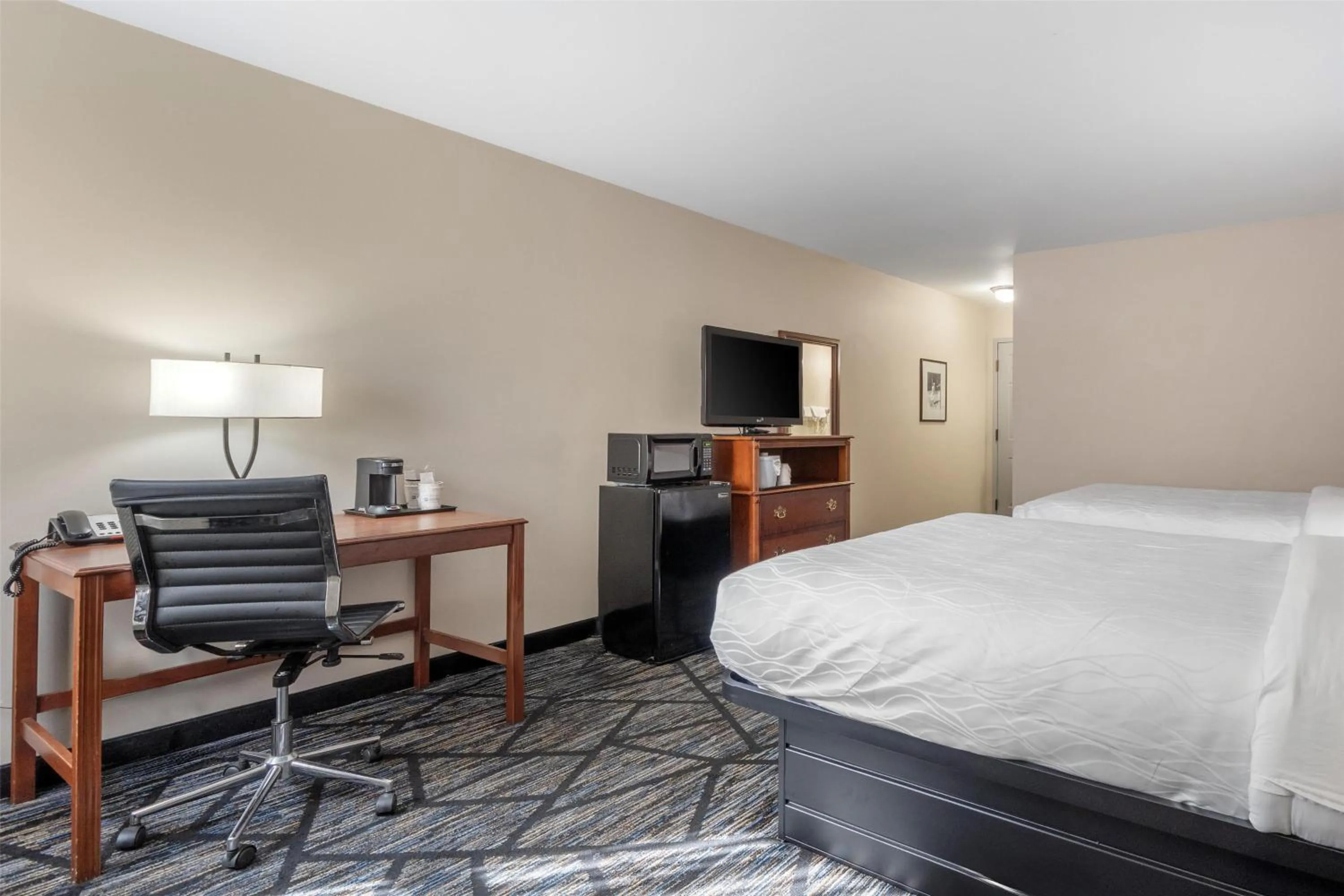 Bedroom, Bed in SureStay Plus Hotel by Best Western Auburn