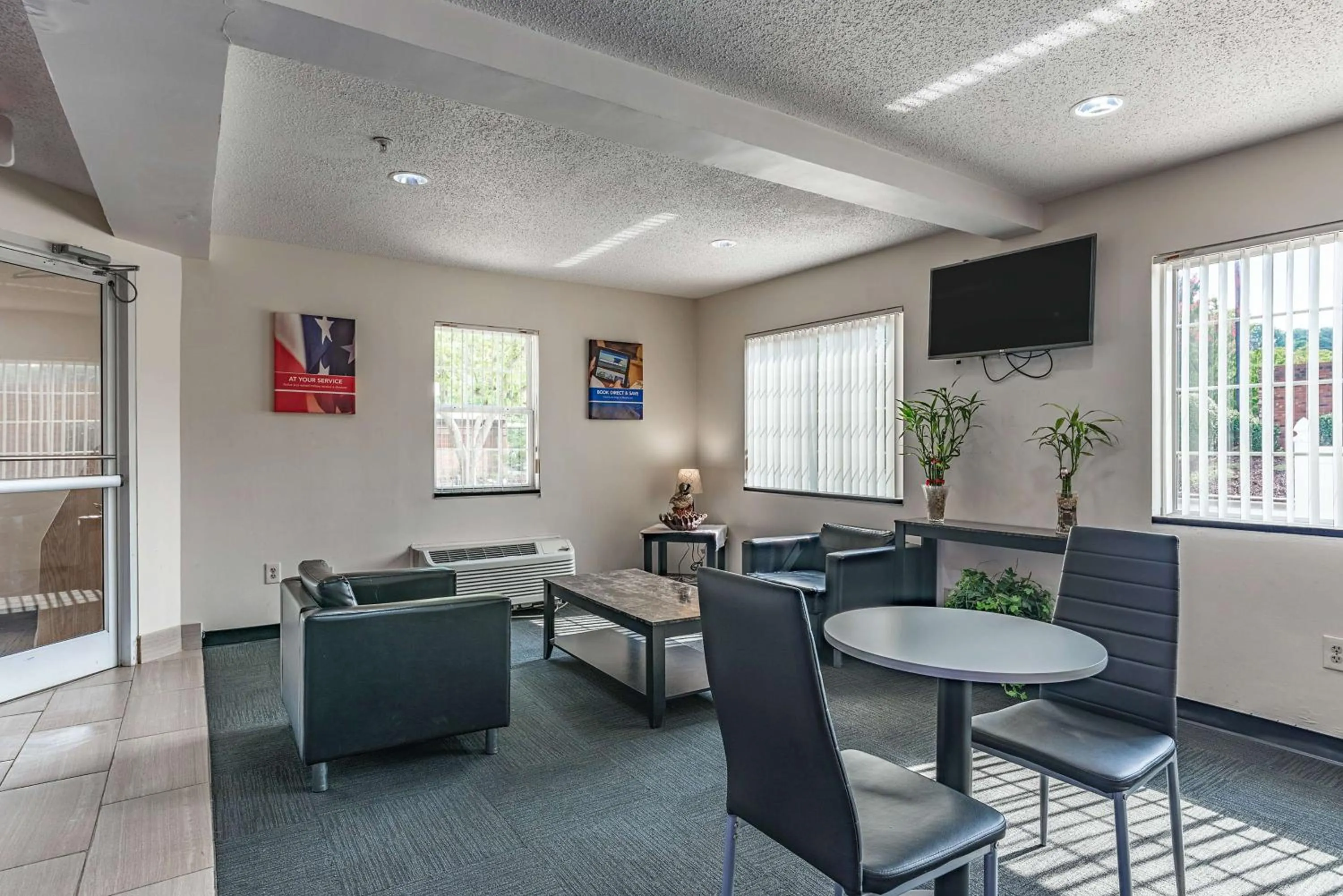Lobby or reception in Motel 6-Charlotte, NC - University