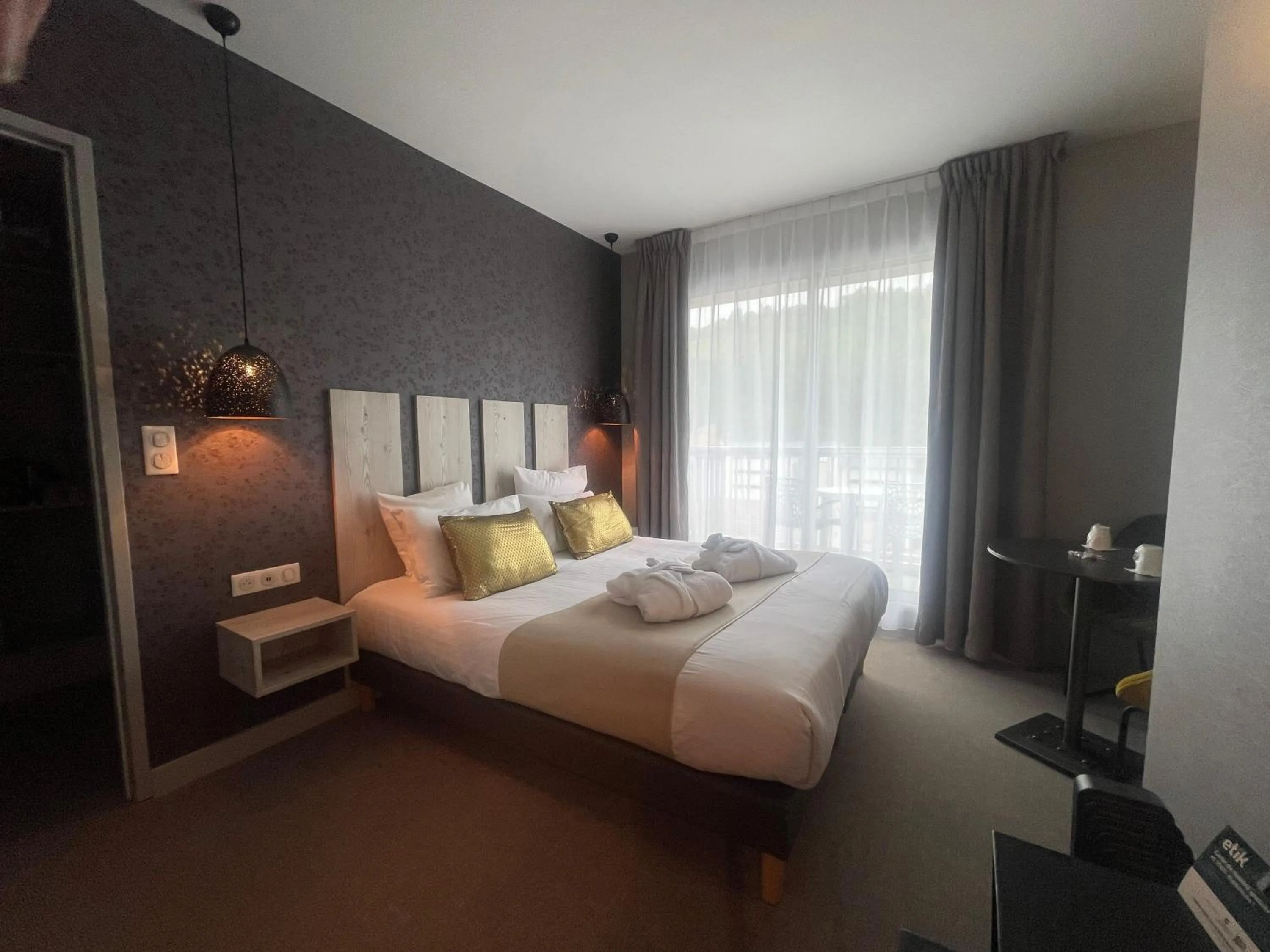 Bed in Urban Style L'Etape