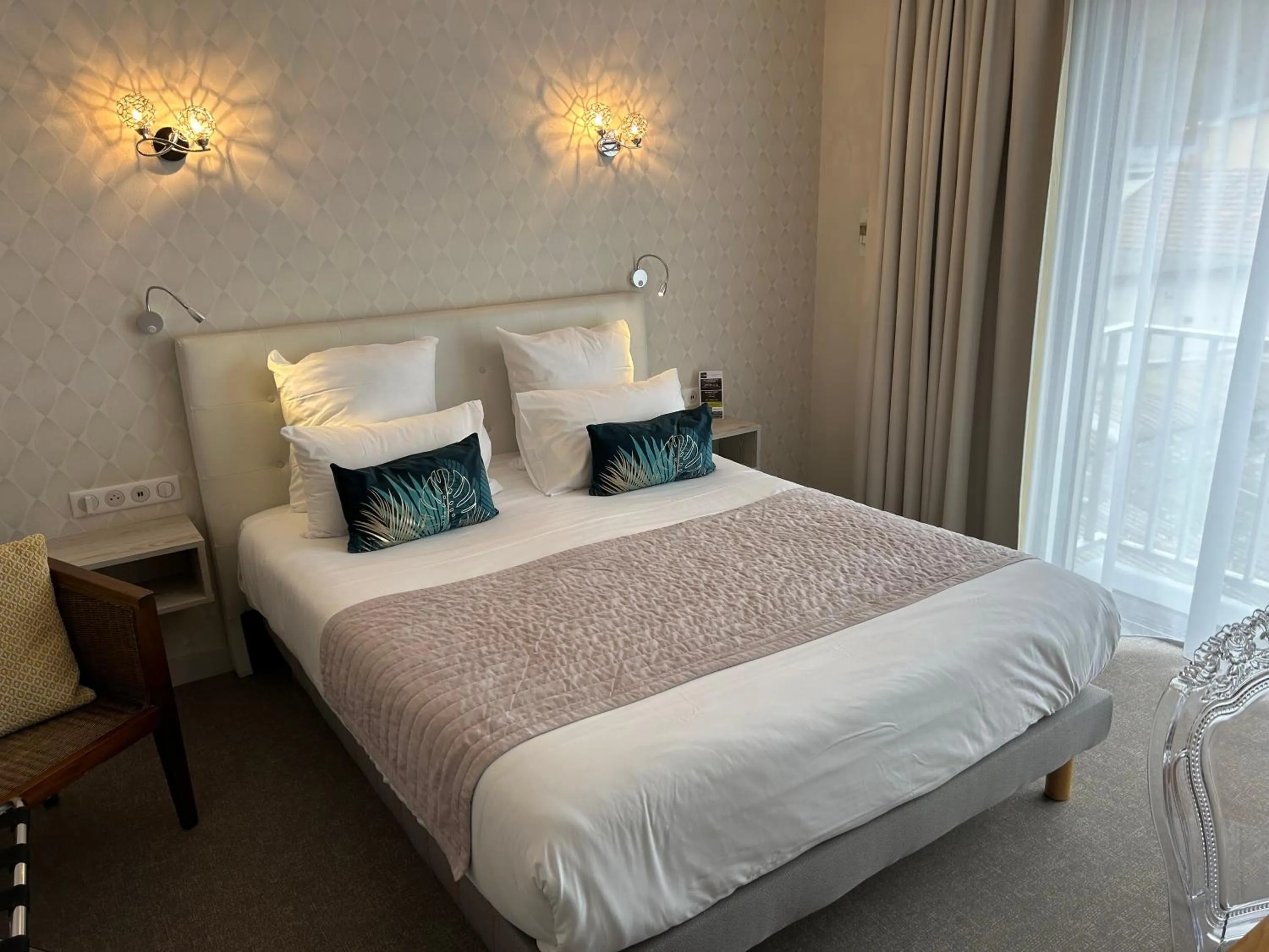 Bed in Urban Style L'Etape