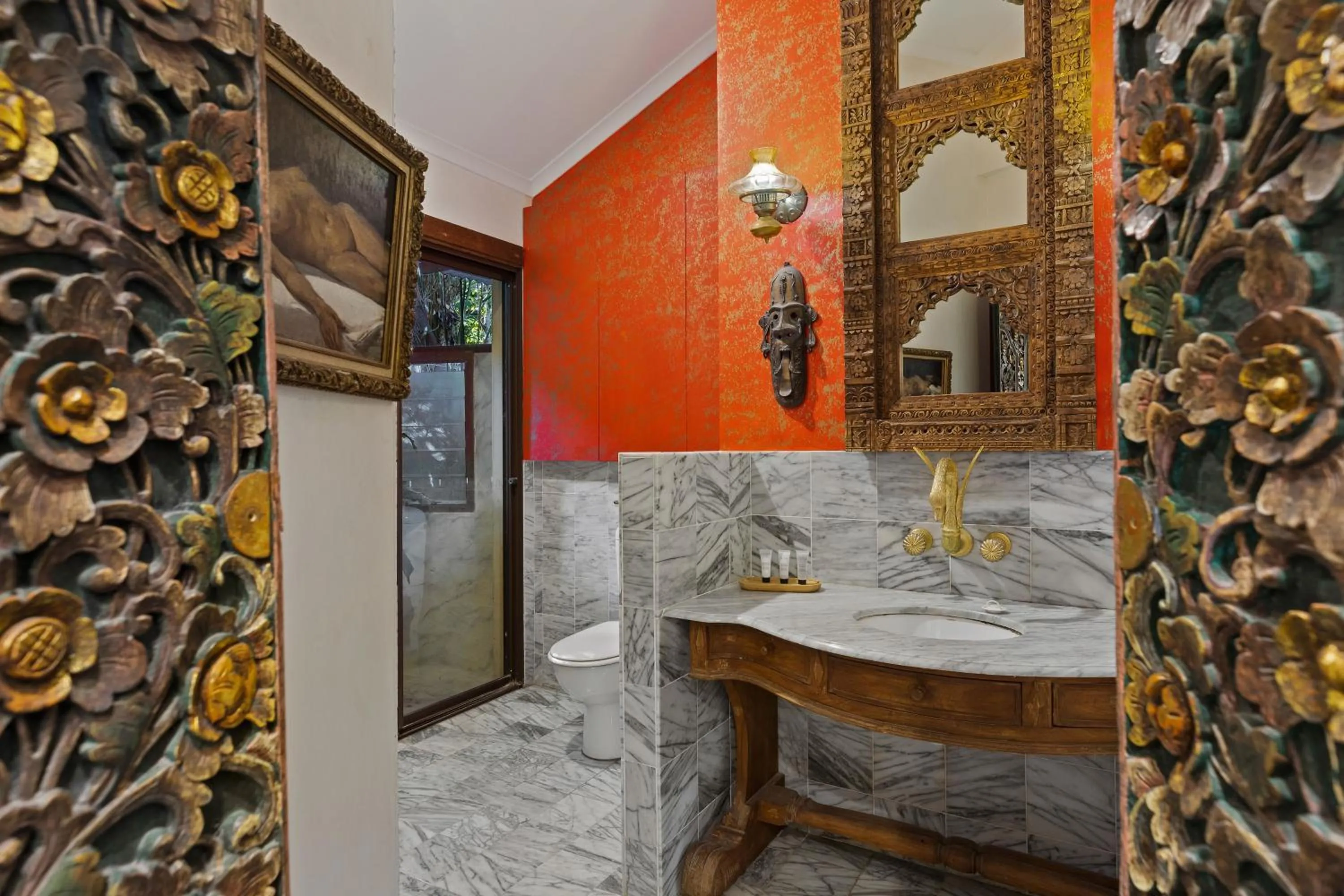 Toilet in Garden Burees