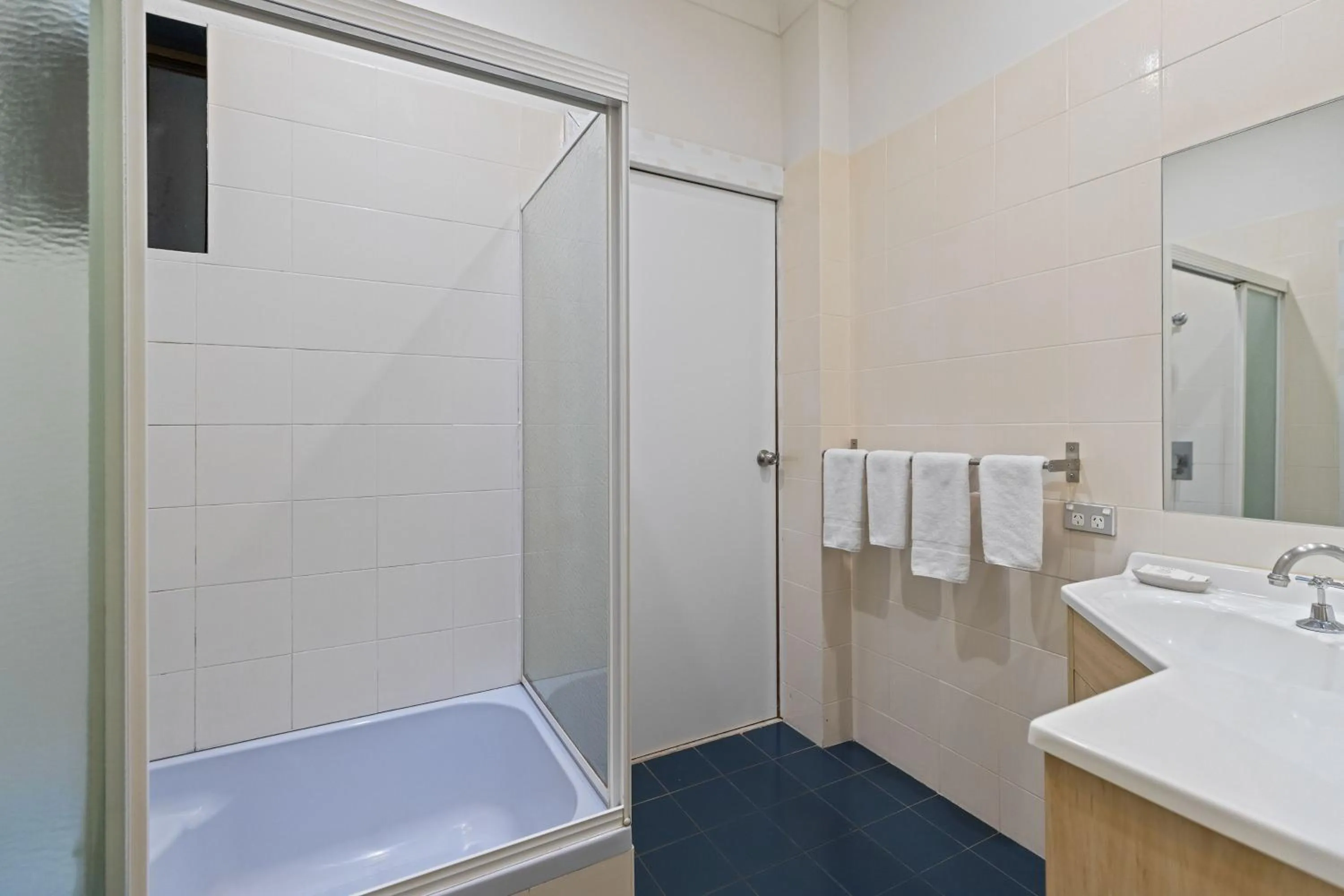 Bathroom in Garden Burees