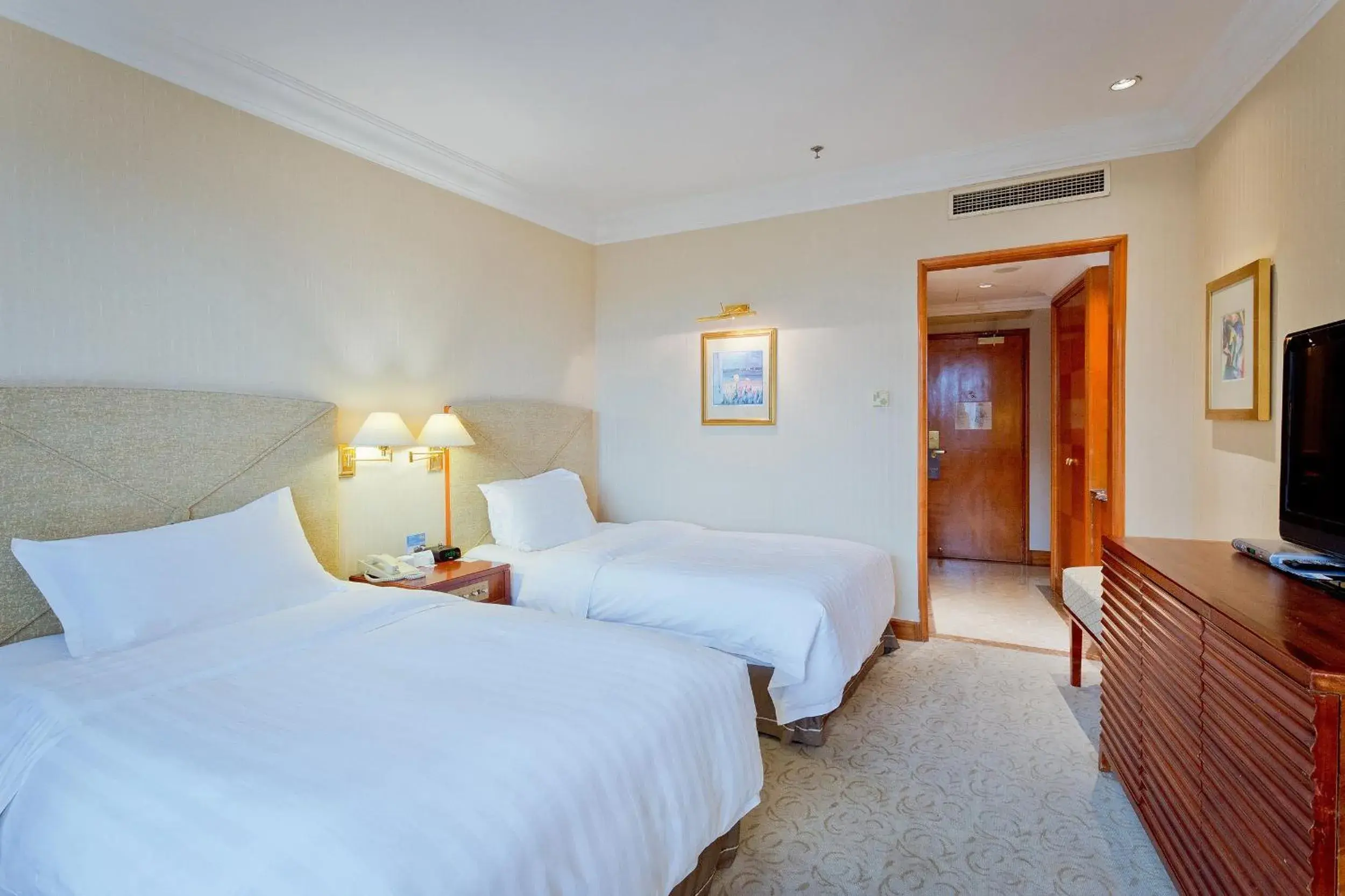 Standard Room in Crowne Plaza Qingdao by IHG Standard Room in Crowne Plaza Qingdao by IHG