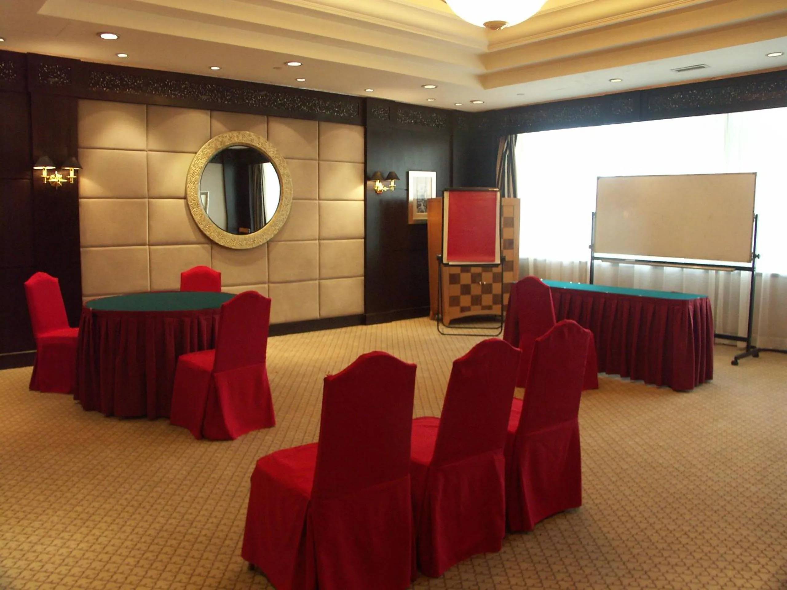 Meeting/conference room in Crowne Plaza Qingdao by IHG