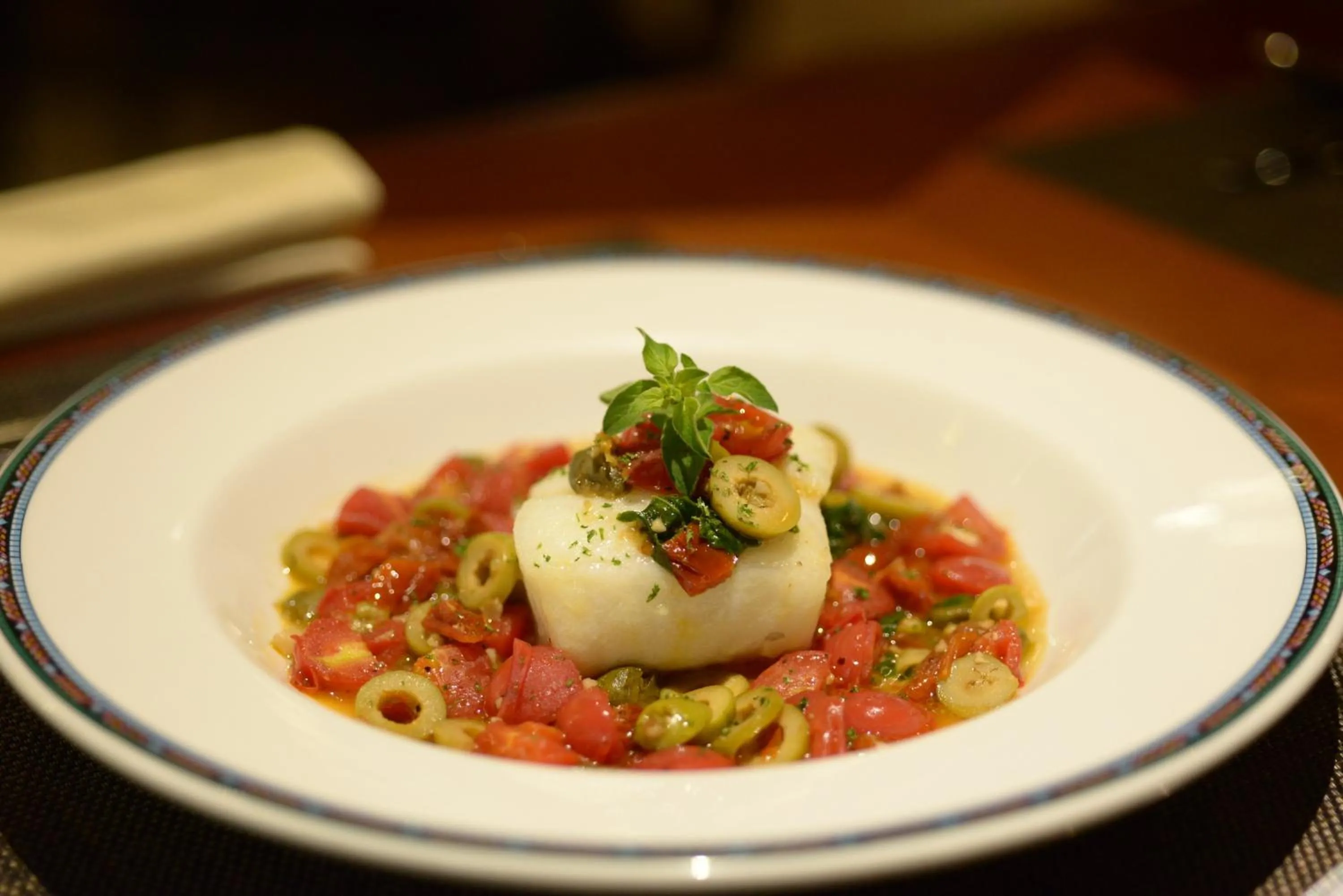 Restaurant/places to eat in Crowne Plaza Qingdao by IHG