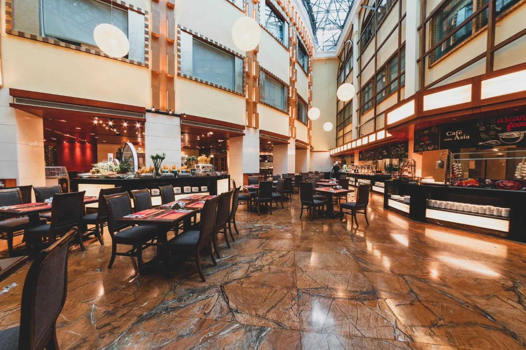 Restaurant/places to eat in Crowne Plaza Qingdao by IHG