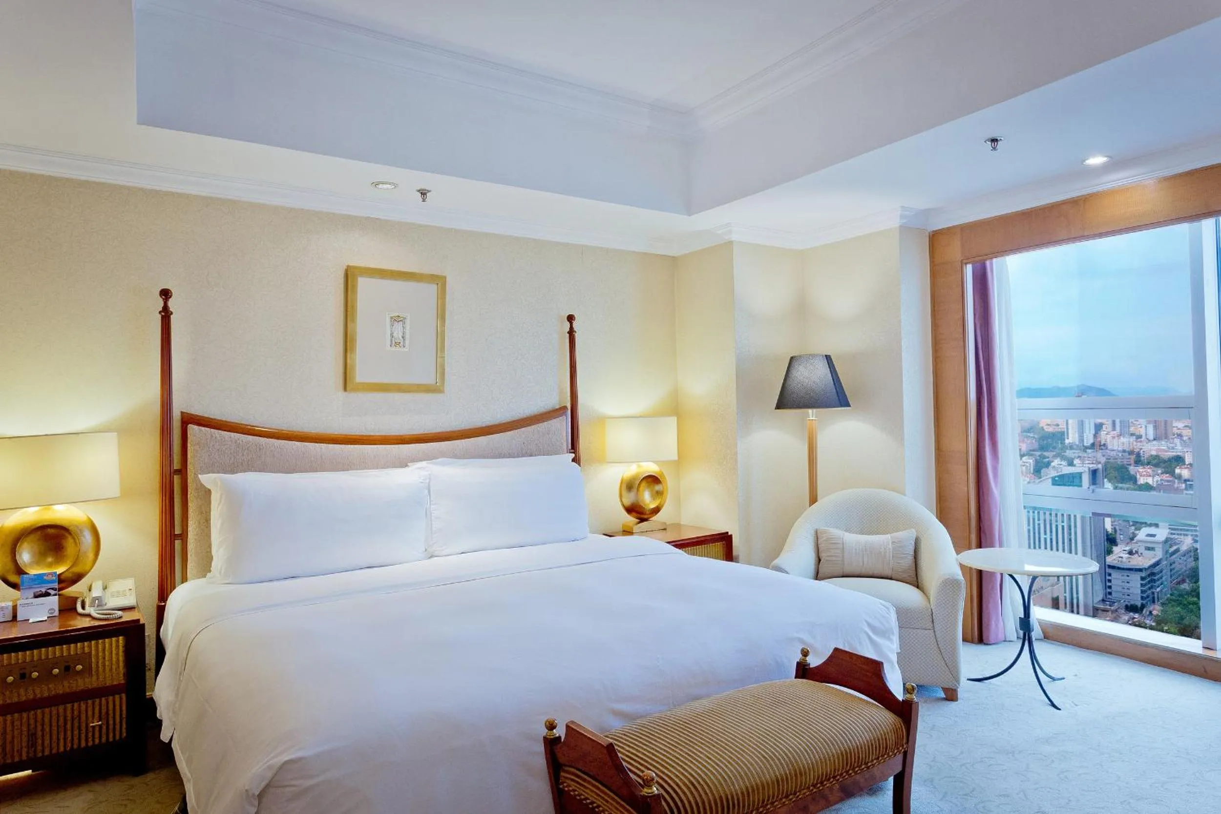 Bedroom, Bed in Crowne Plaza Qingdao by IHG