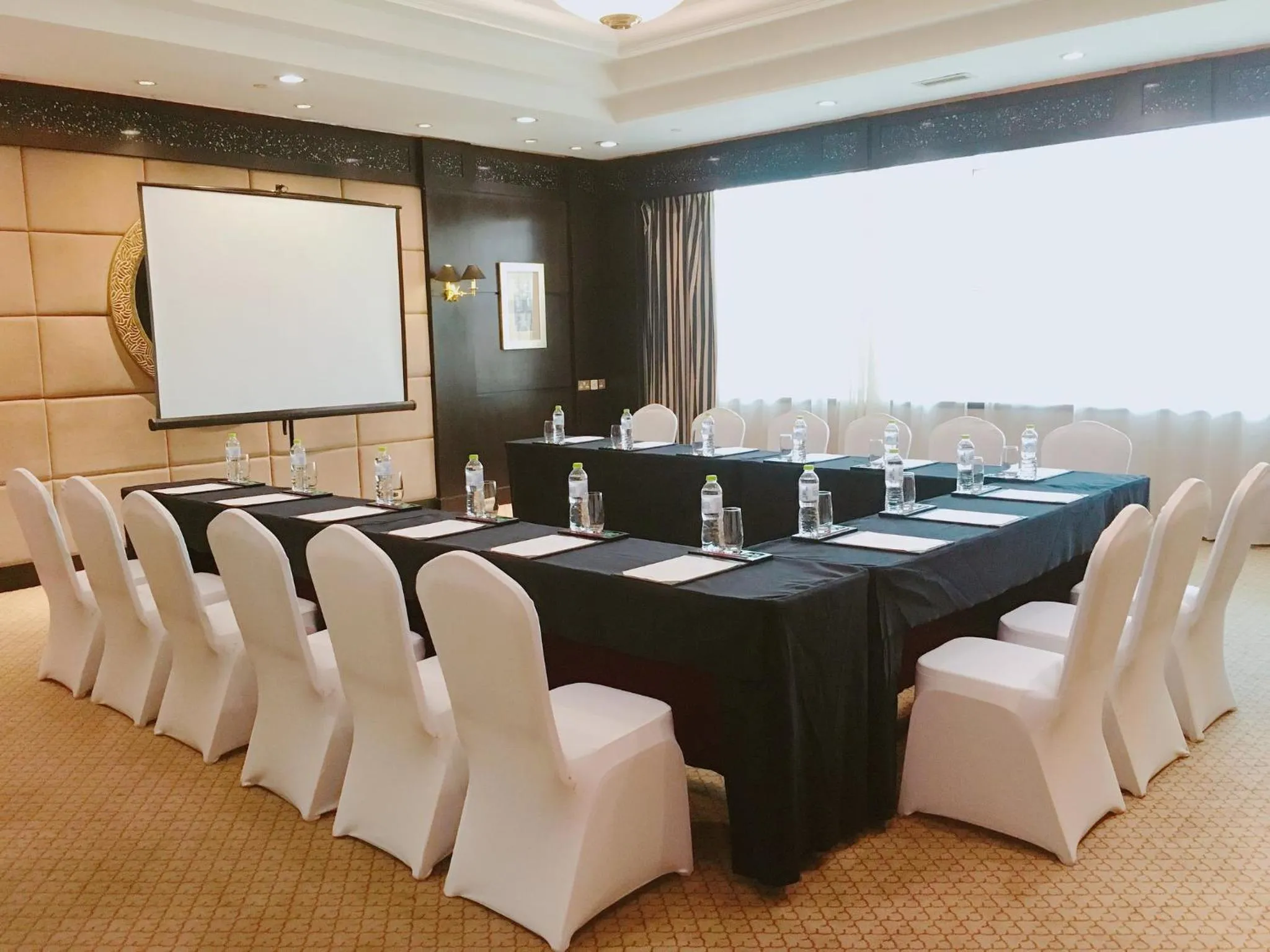 Meeting/conference room in Crowne Plaza Qingdao by IHG