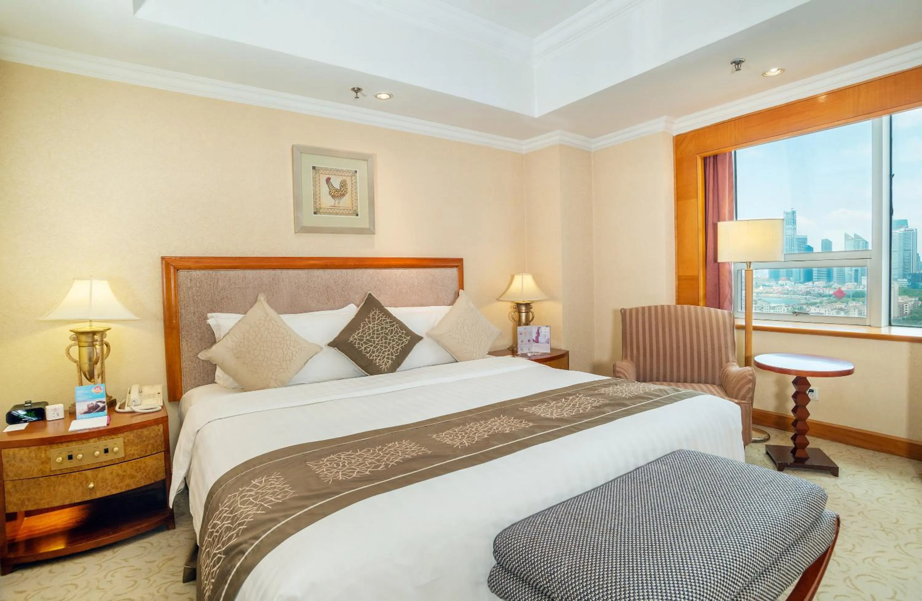 Photo of the whole room, Bed in Crowne Plaza Qingdao by IHG