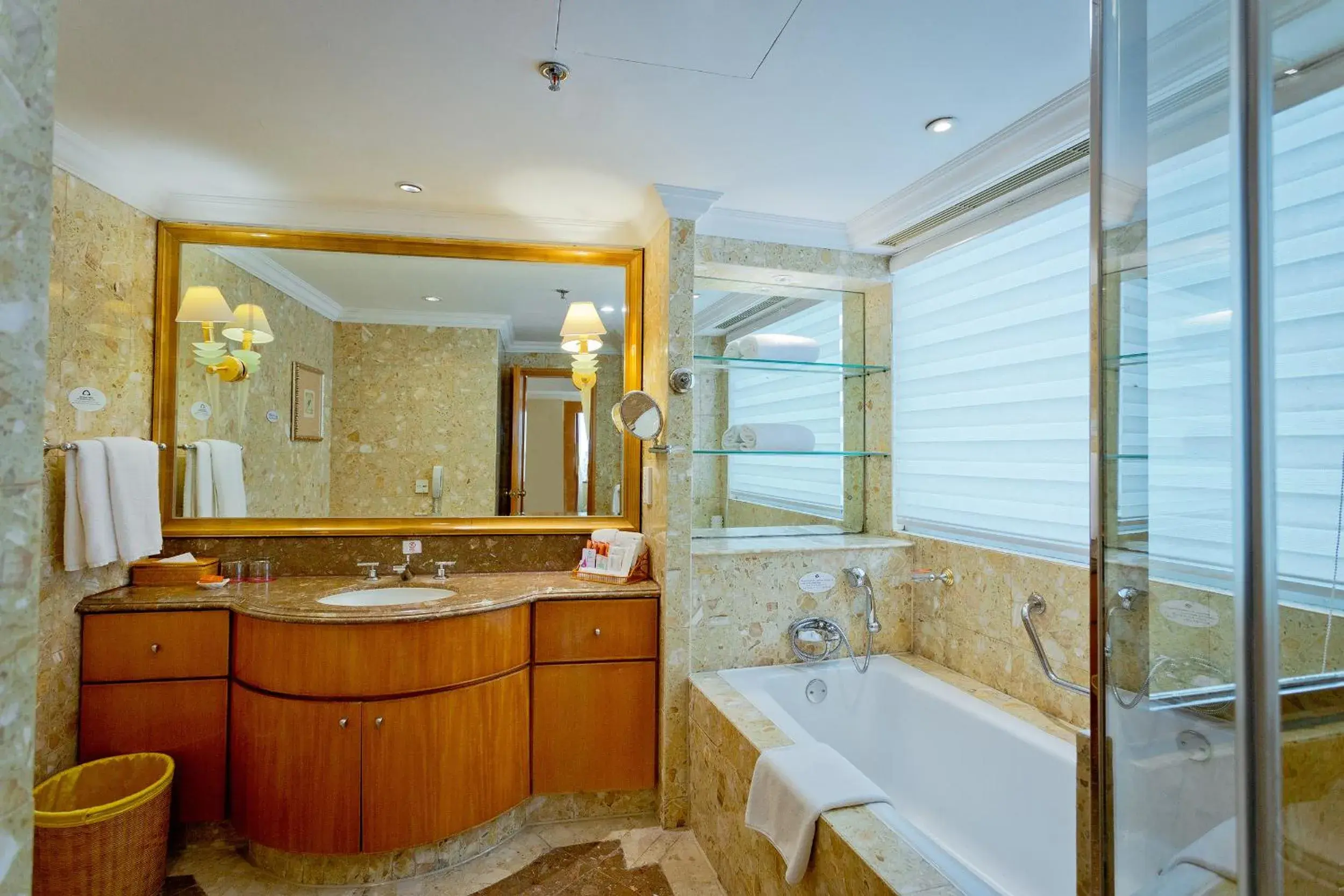 Suite with Sea View in Crowne Plaza Qingdao by IHG Suite with Sea View in Crowne Plaza Qingdao by IHG
