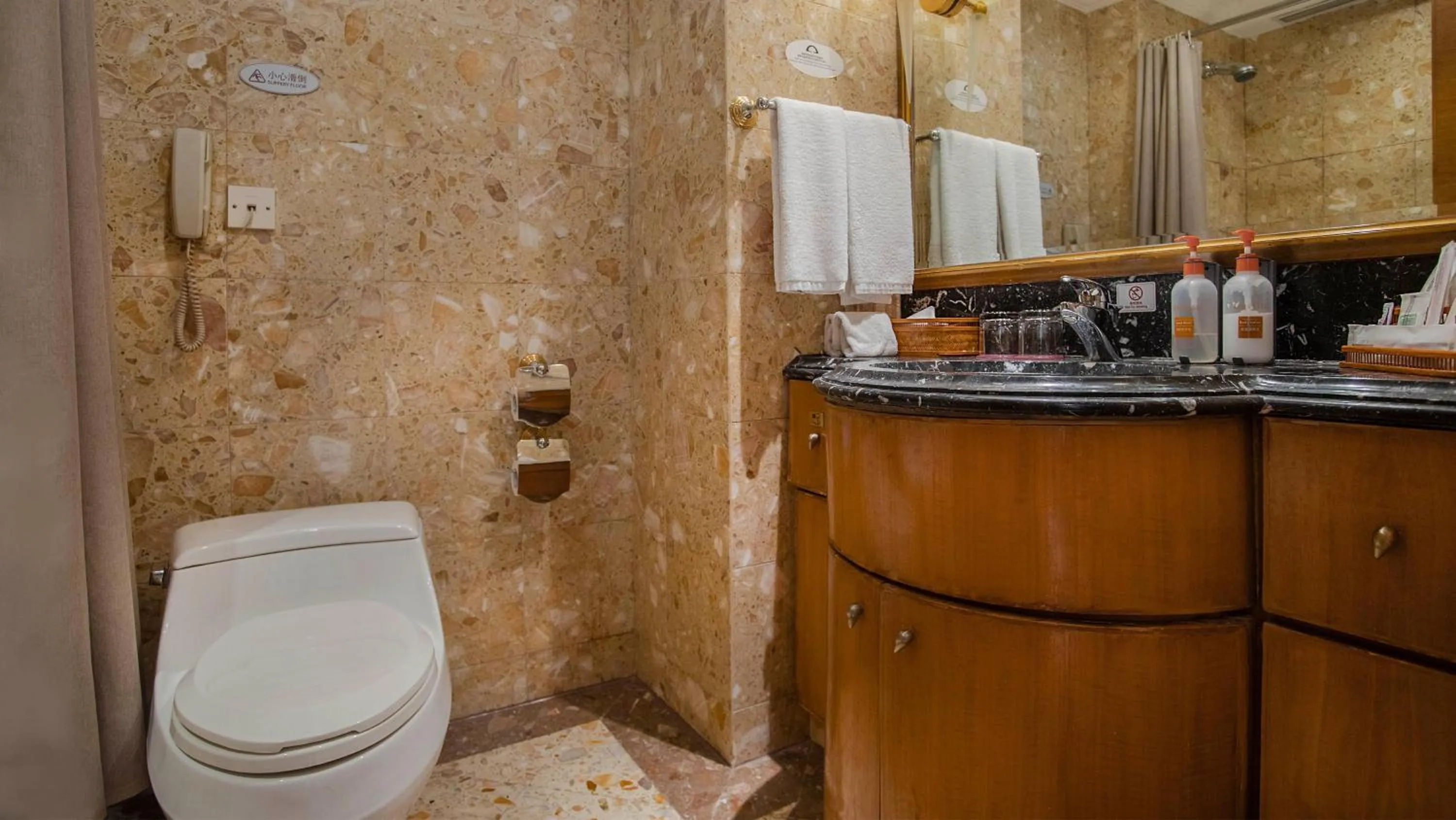 Photo of the whole room in Crowne Plaza Qingdao by IHG